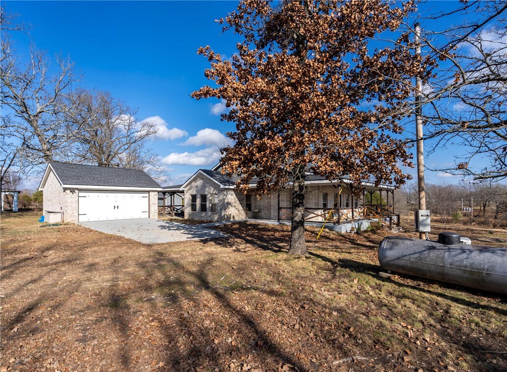 Property Photo:  472899 640 Road  OK 74964 