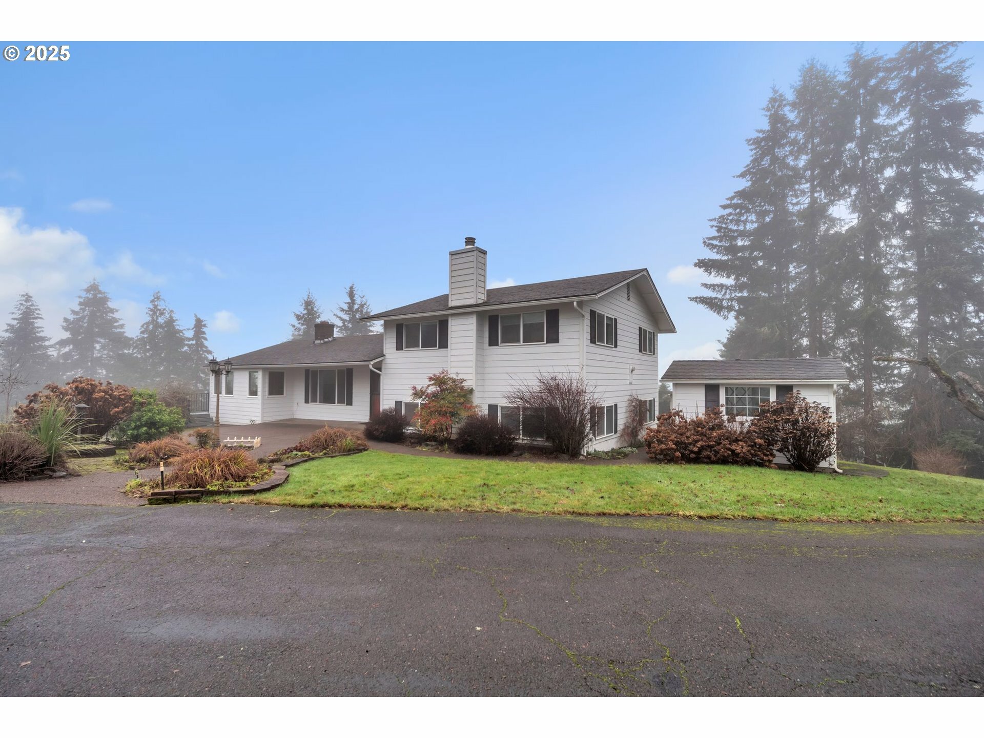 Property Photo: 1600 NW Marjo Ln OR 97128