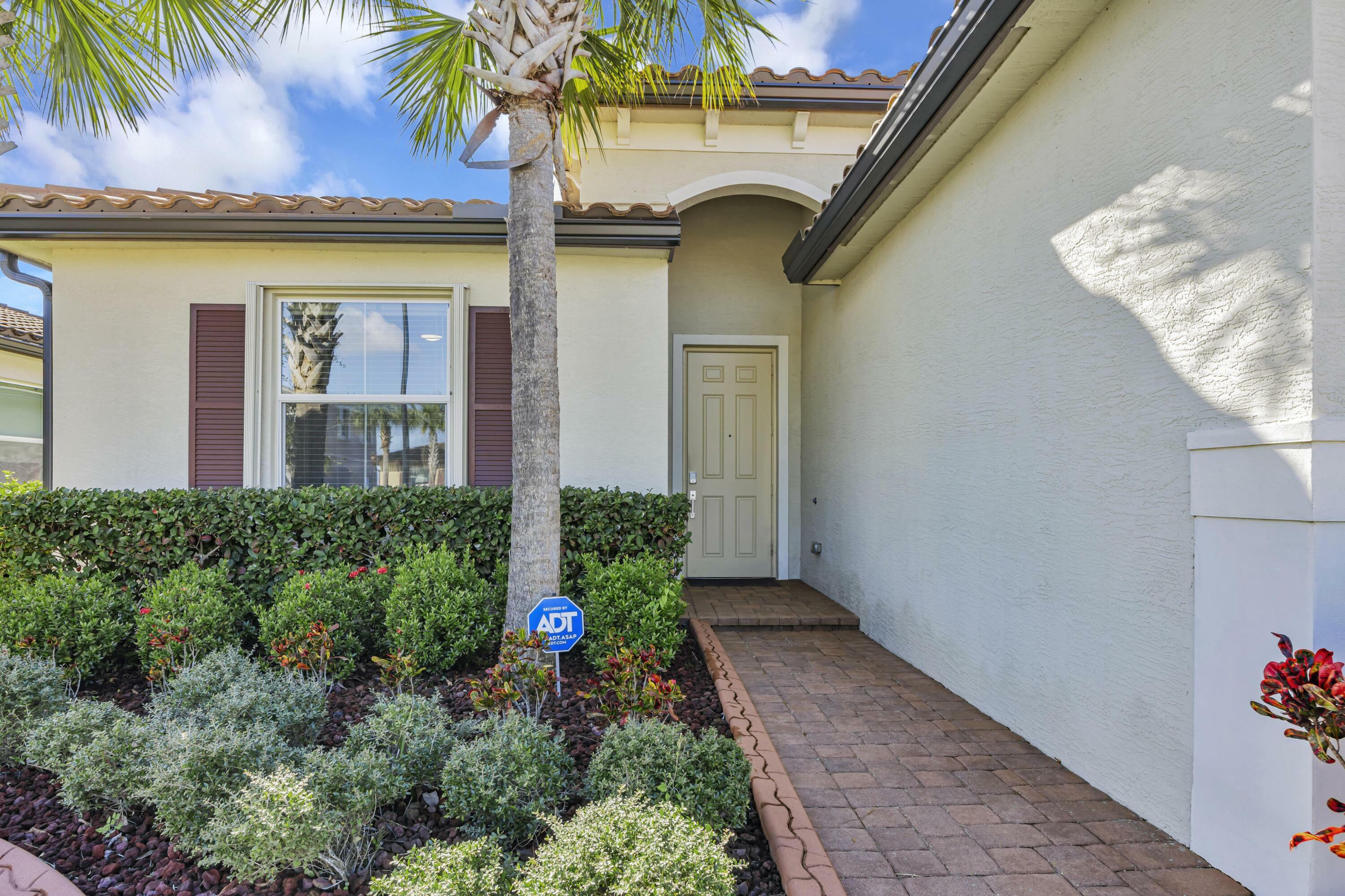 Property Photo:  8151 NW Greenbank Circle  FL 34987 