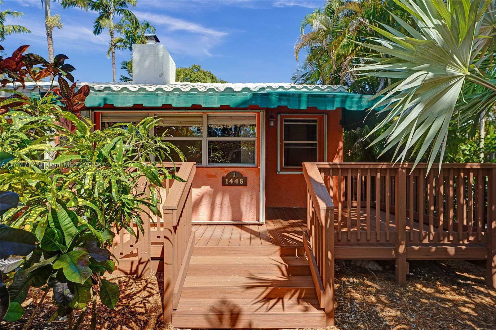 Property Photo: 1445 Jackson St FL 33020
