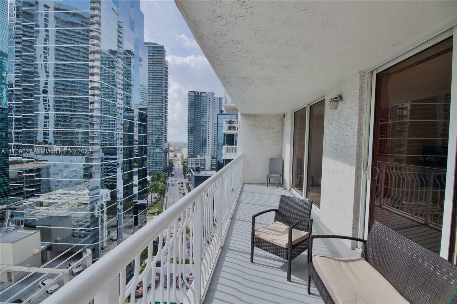 Property Photo:  1200 Brickell Bay Dr 1919  FL 33131 