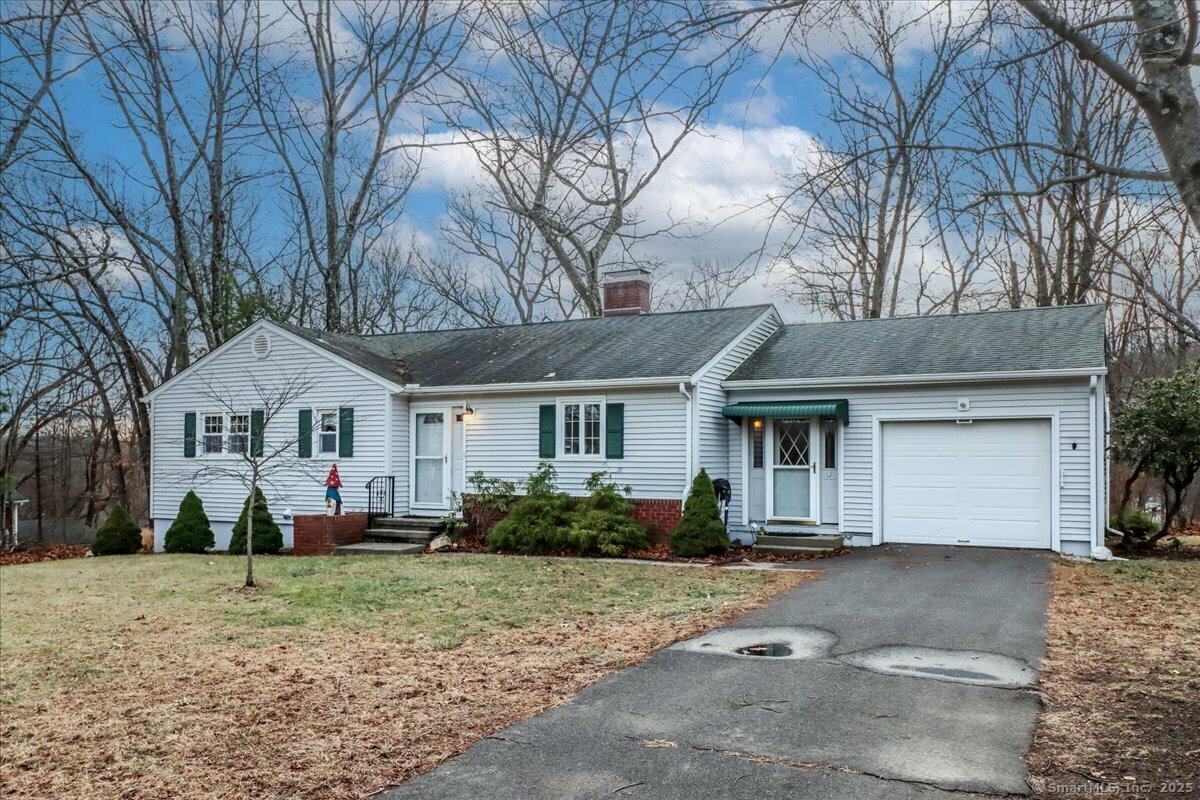 Property Photo:  7 Mohawk Circle  CT 06811 