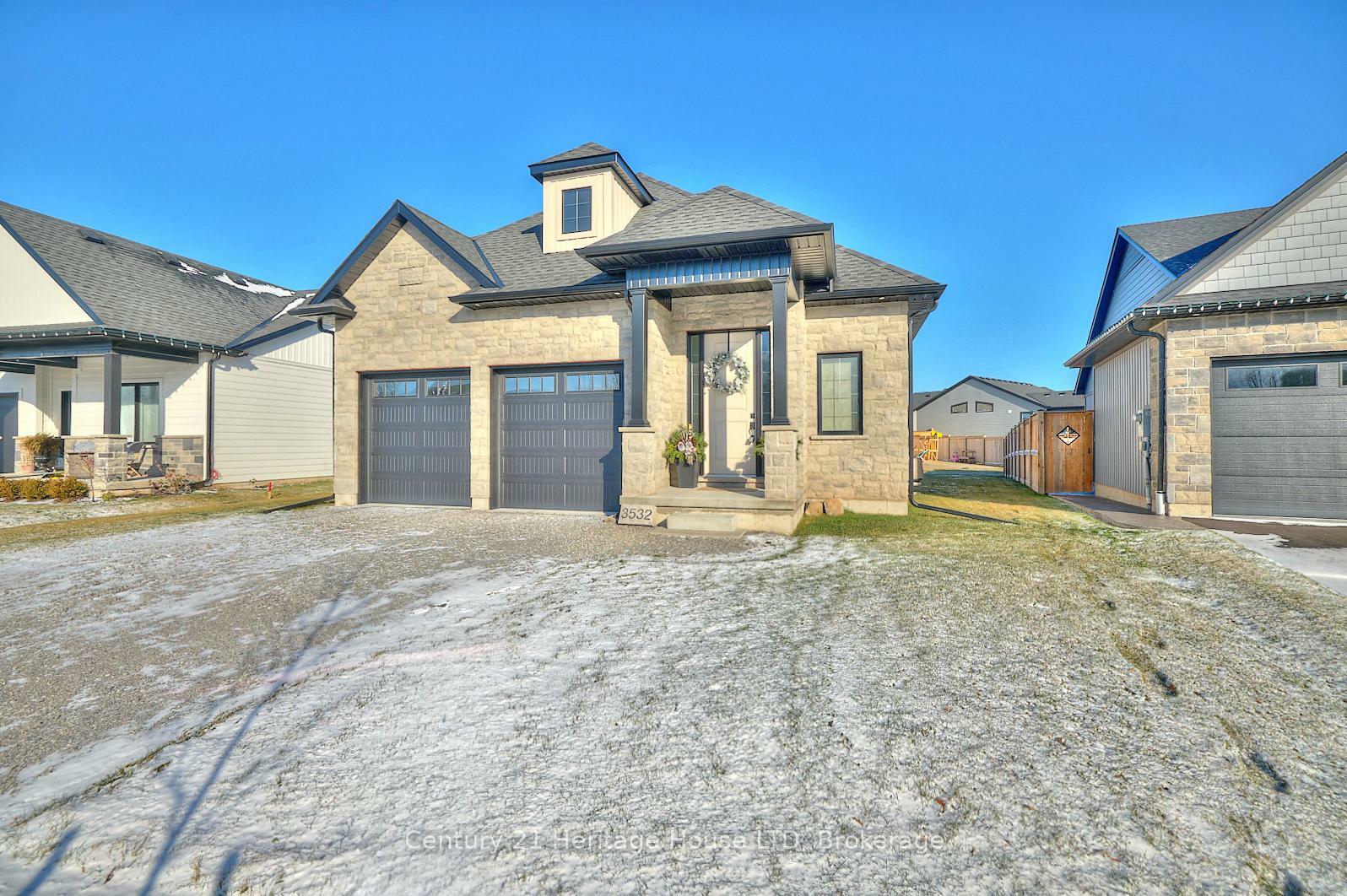 Property Photo: 3532 Canfield Crescent ON L0S 1S0