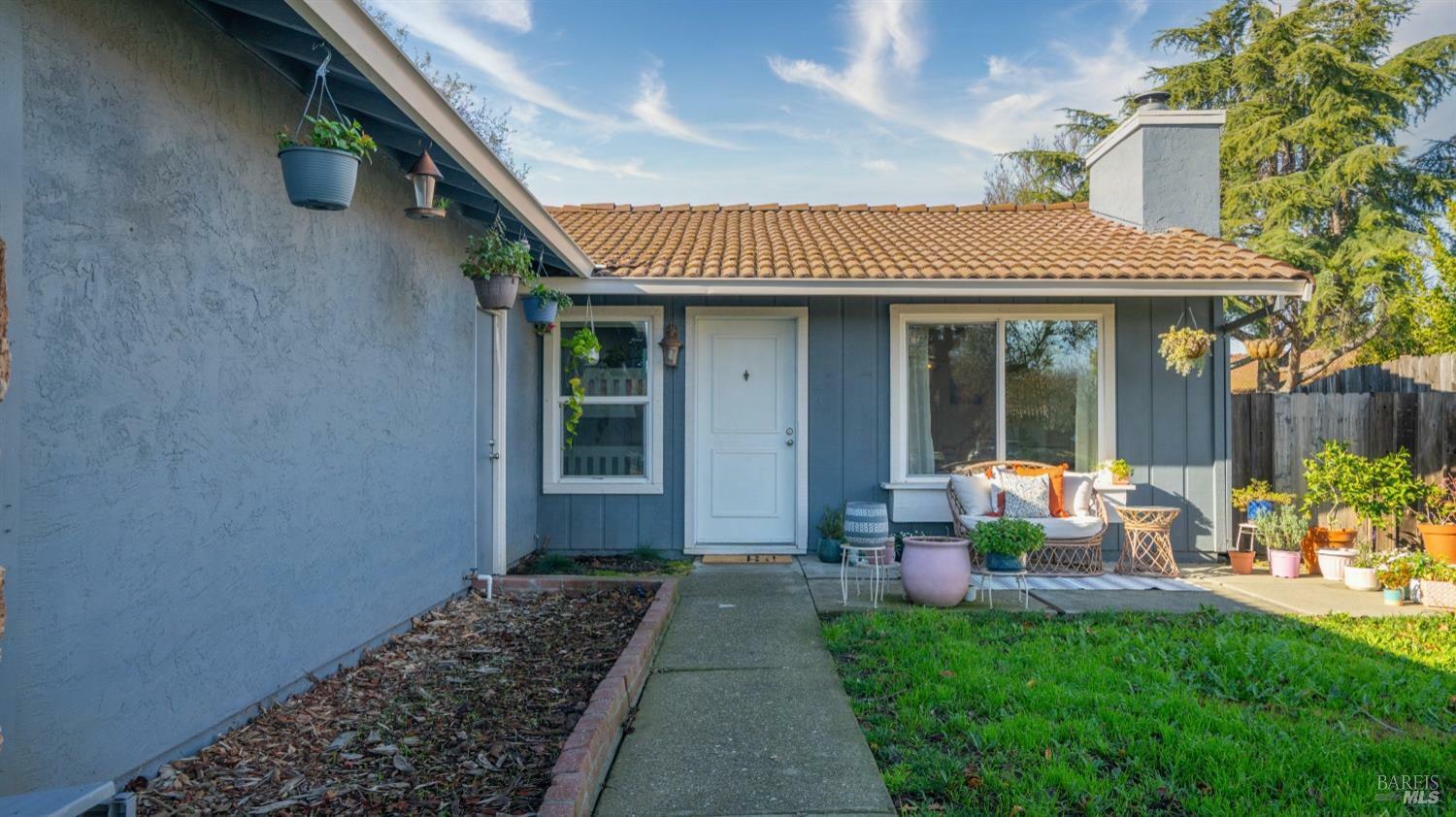 Property Photo:  213 Tokay Court  CA 94533 