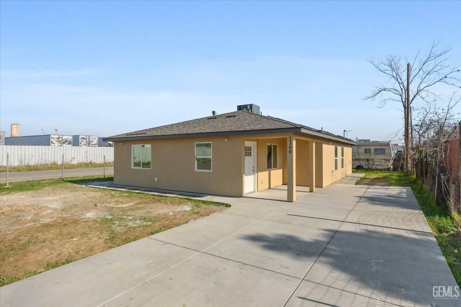 Property Photo:  2300 Rodney Street  CA 93307 