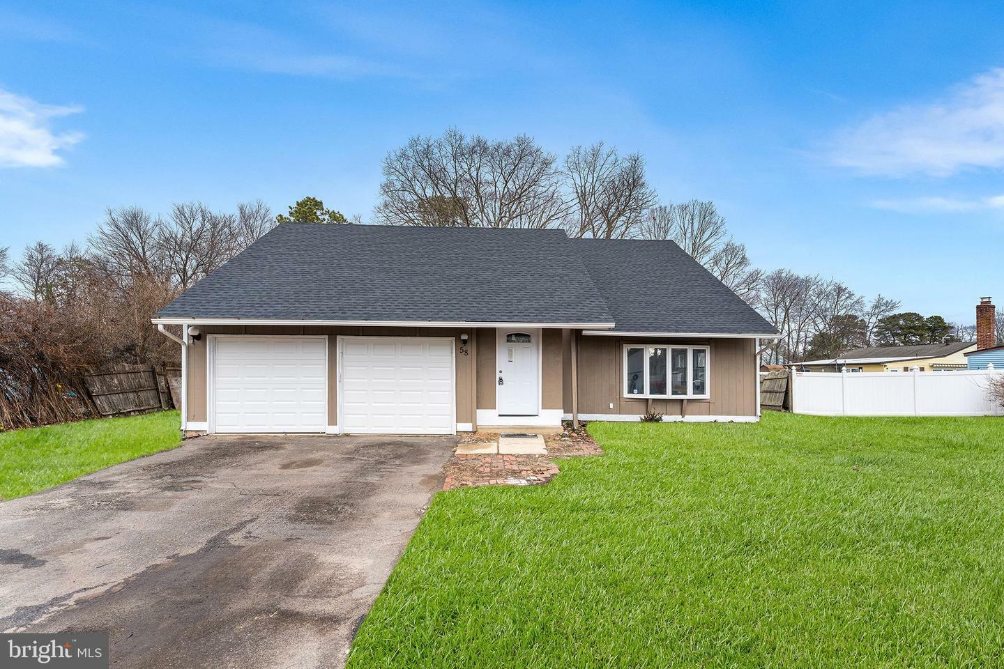 Property Photo:  58 Eastmont Lane  NJ 08081 
