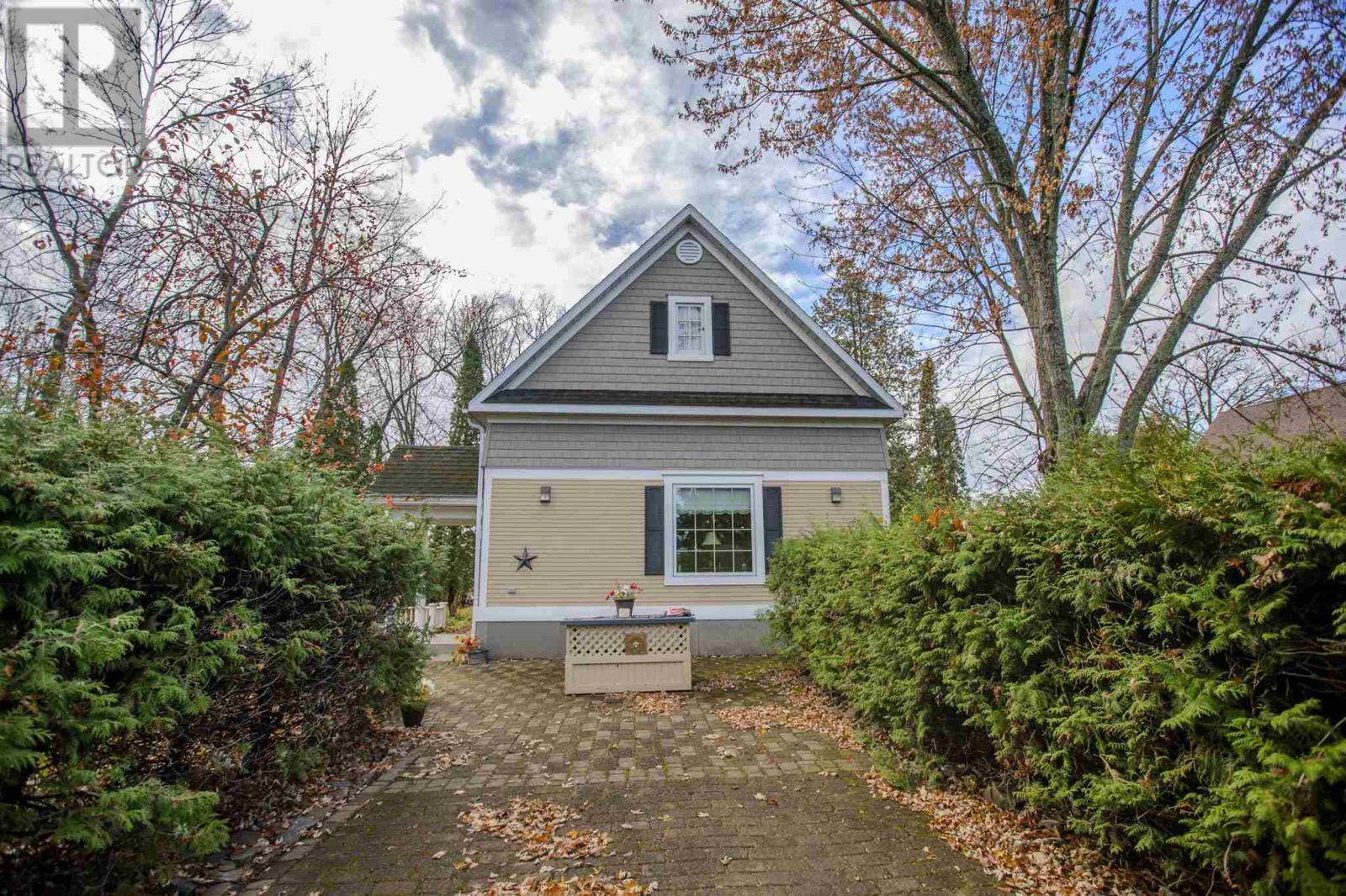 Property Photo: 118 Front St ON P0W 1E0