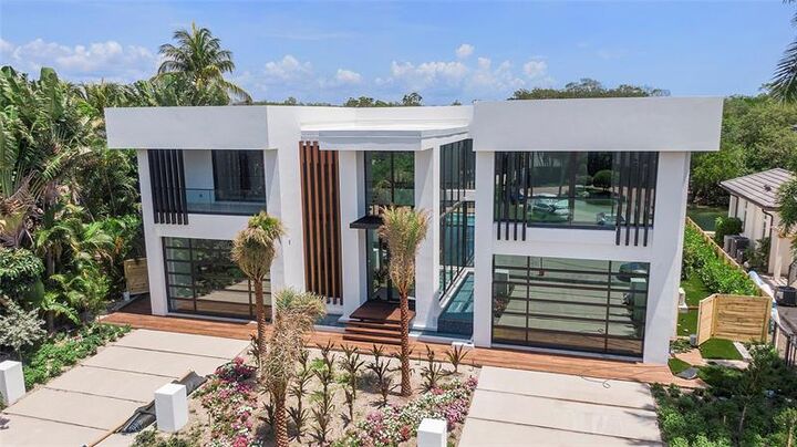 Property Photo: 681 Golden Harbour Drive FL 33432