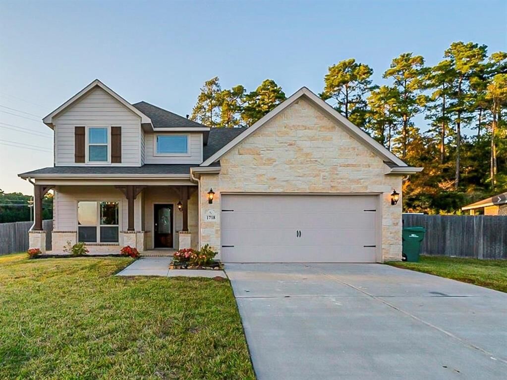 Property Photo: 1718 Wandering Hills Road TX 77304