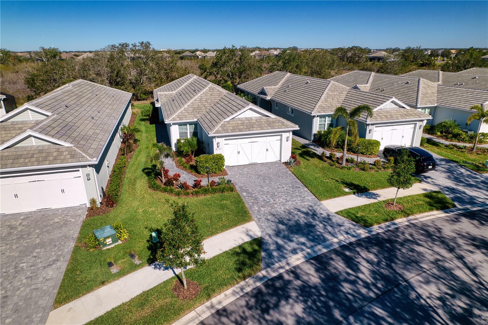 Property Photo:  978 Crosswind Avenue  FL 34240 