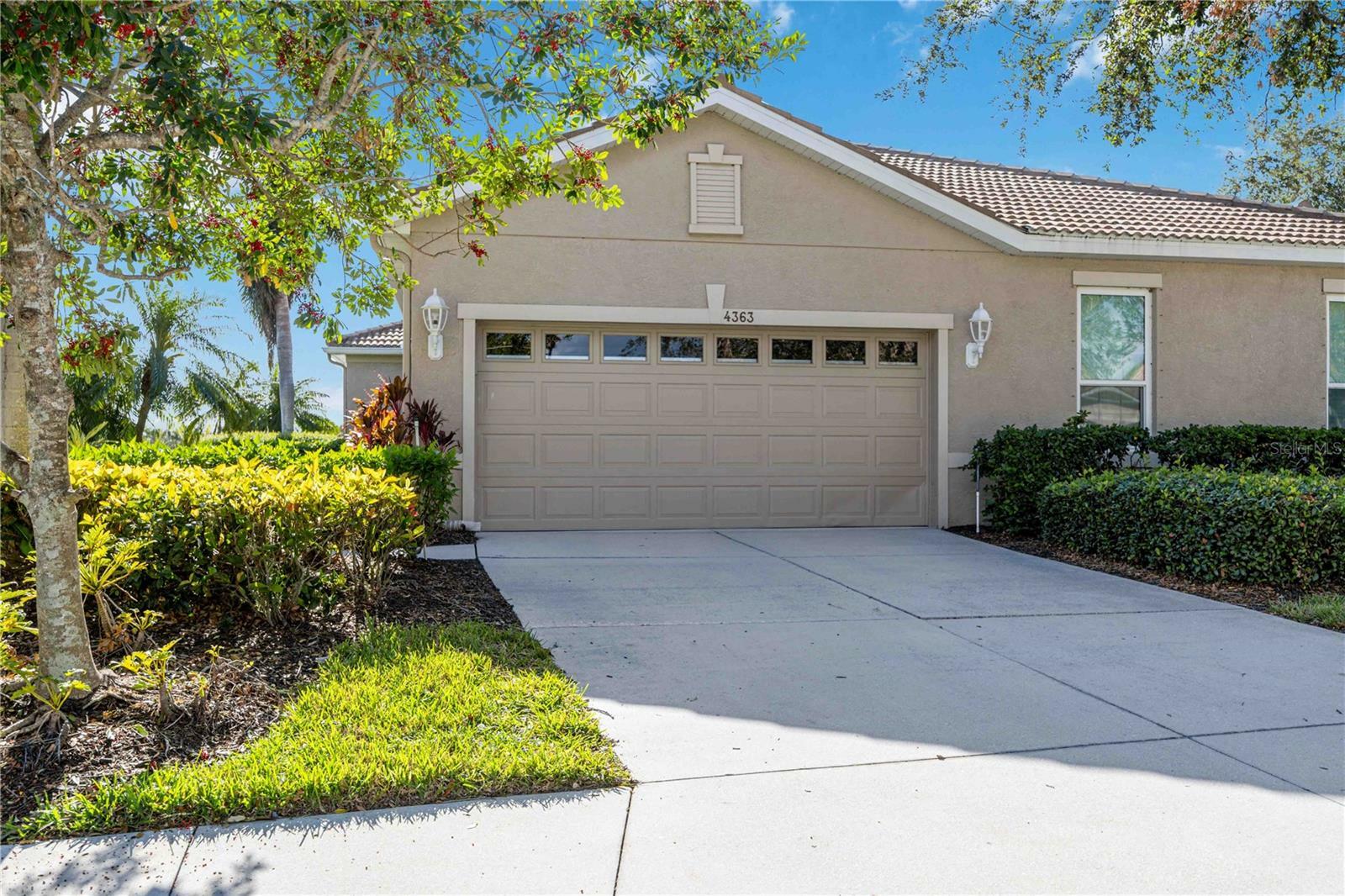 Property Photo: 4363 Kariba Lake Terrace FL 34243