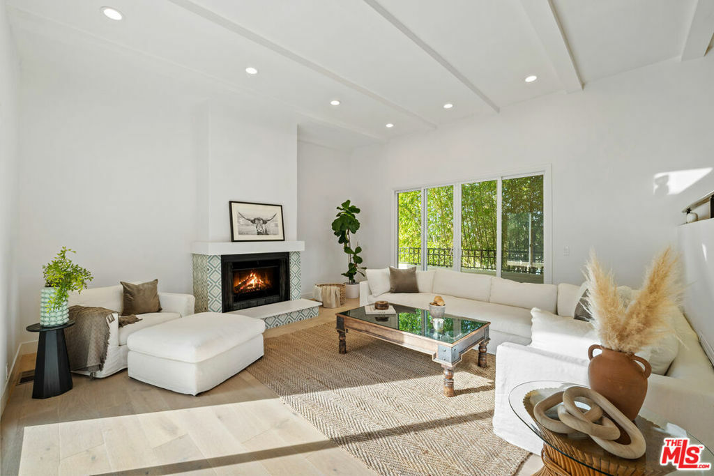 Property Photo: 4148 Sunswept Drive CA 91604
