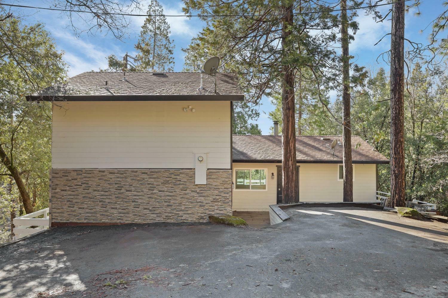 Property Photo: 22921 Hawk Lane CA 95383