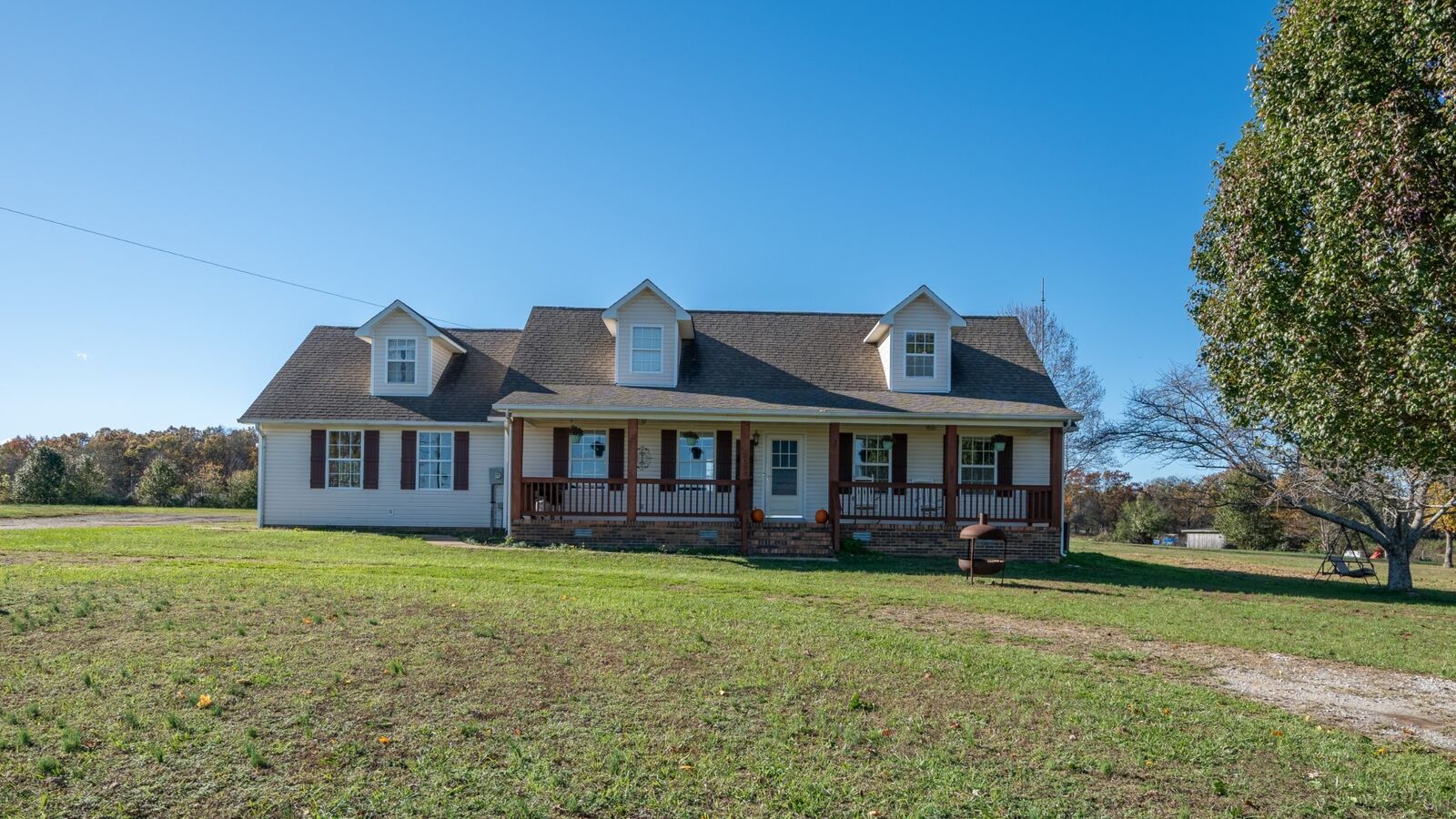 Property Photo:  2533 Robertson Rd  TN 38464 