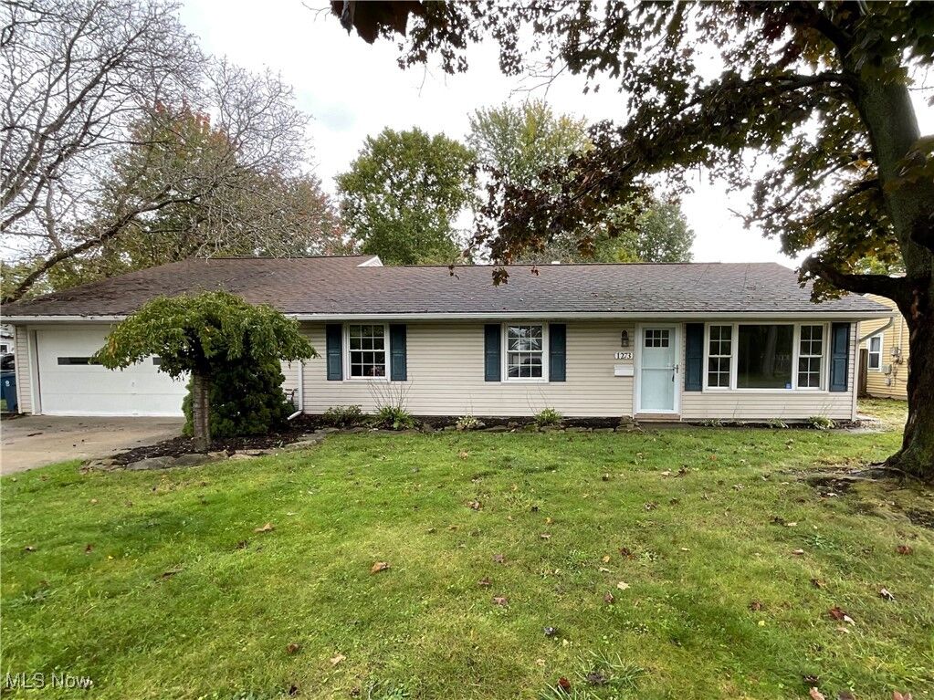 Property Photo: 1273 Cherokee Trail OH 44094