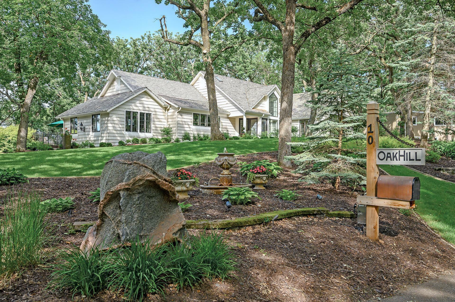 Property Photo:  10 Saint Albans Road E  MN 55305 