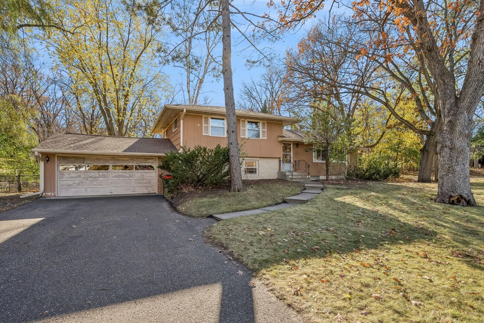 Property Photo:  200 Juniper Street  MN 55115 
