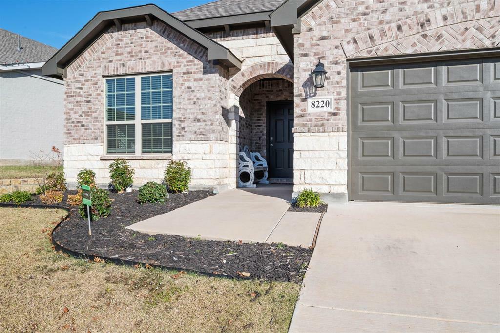 Property Photo:  8220 Cheetah Path  TX 76044 