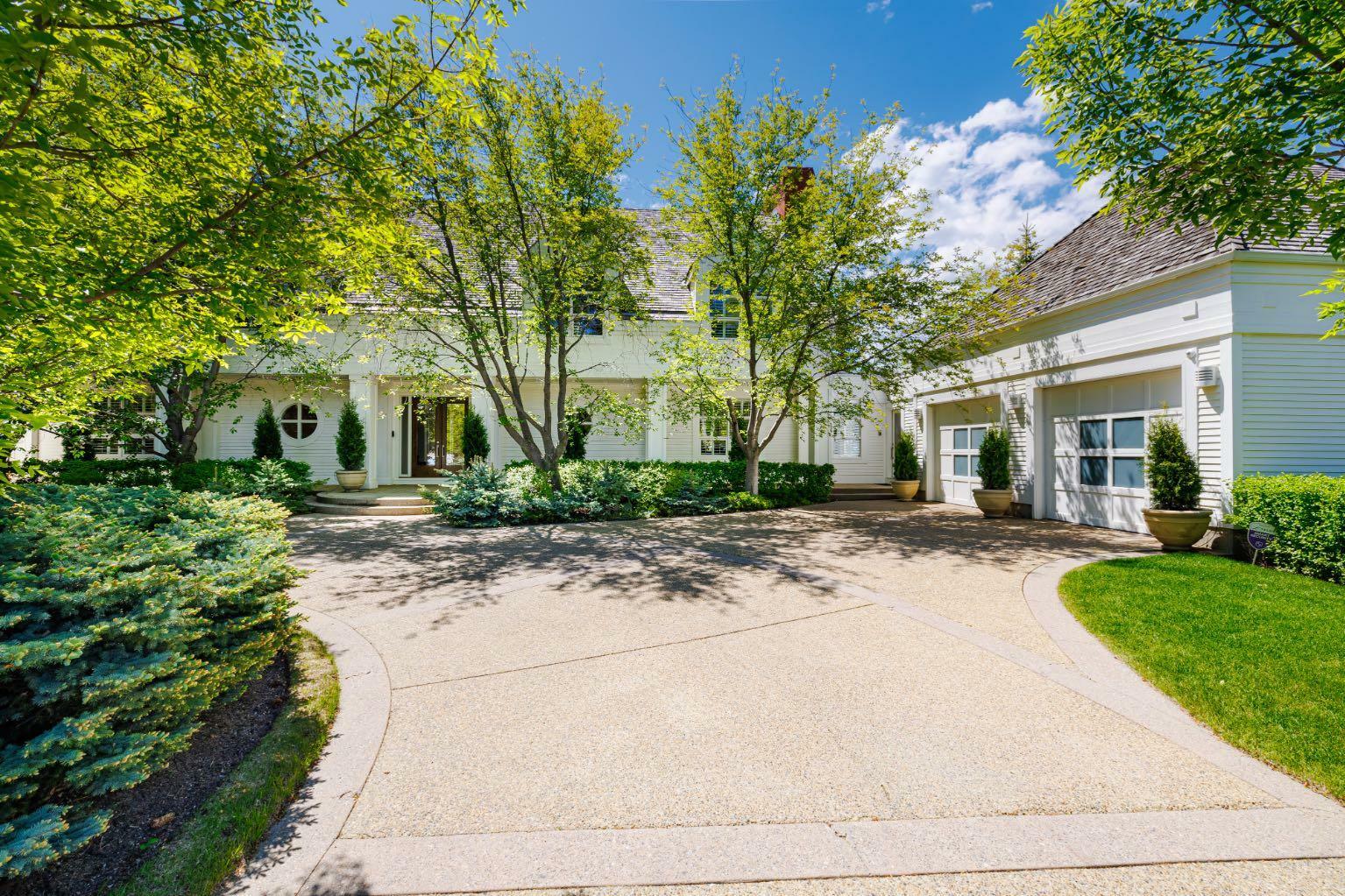 Property Photo: 3050 Signal Hill Drive SW AB T3H 2X7