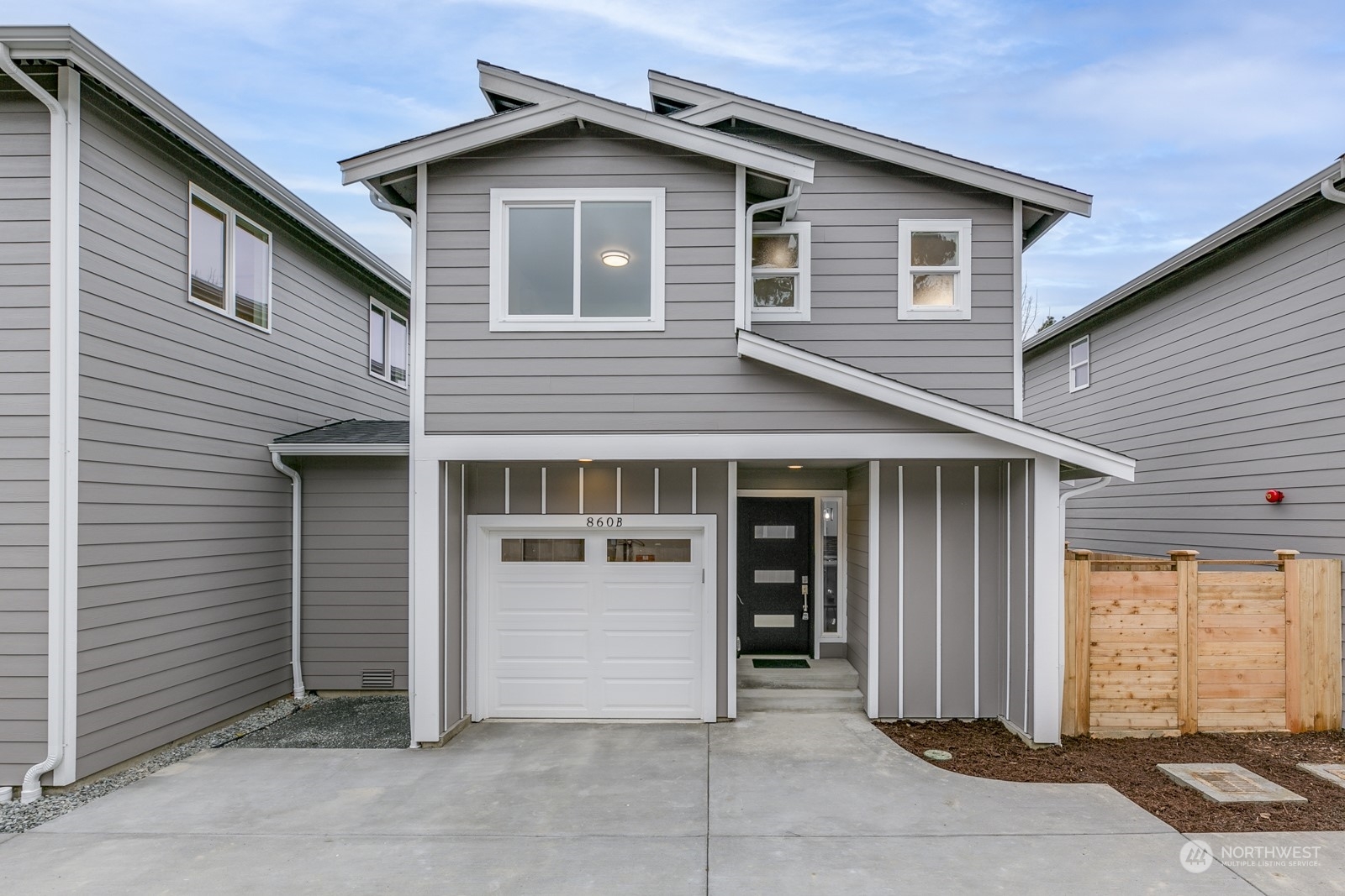 Property Photo:  860 B SW 136th Street  WA 98166 