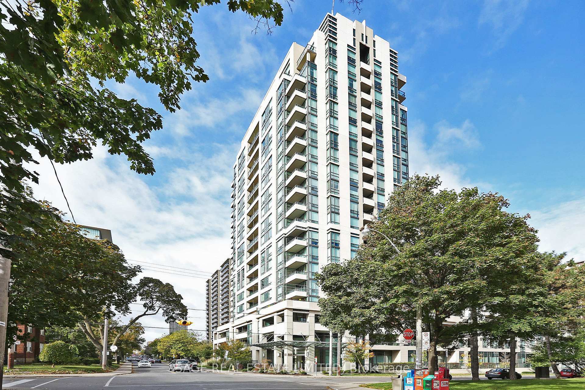 Property Photo: 88 Broadway Avenue 1301 ON M4P 0A5