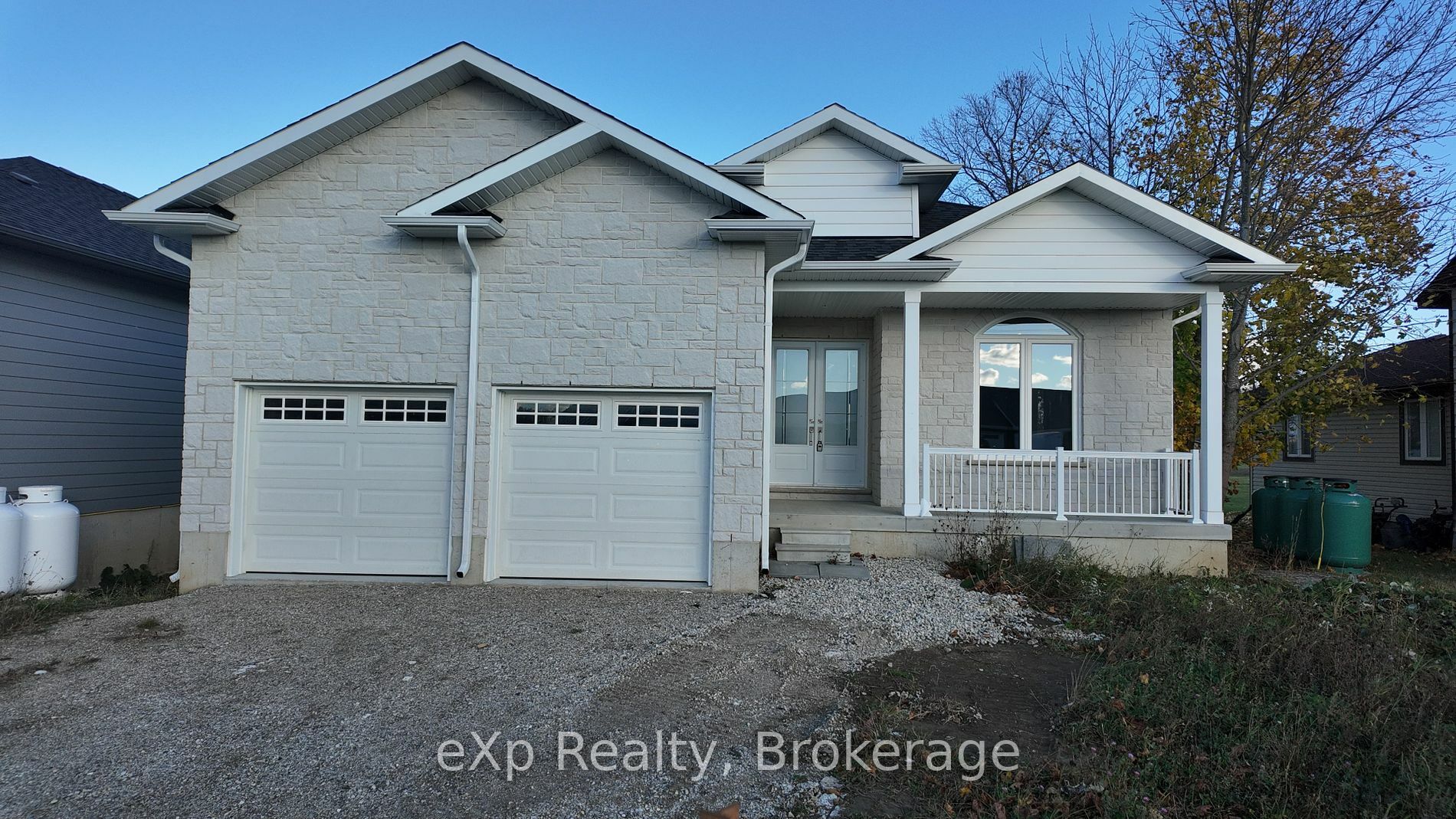 Property Photo:  221 Forler St  ON N0G 2M0 