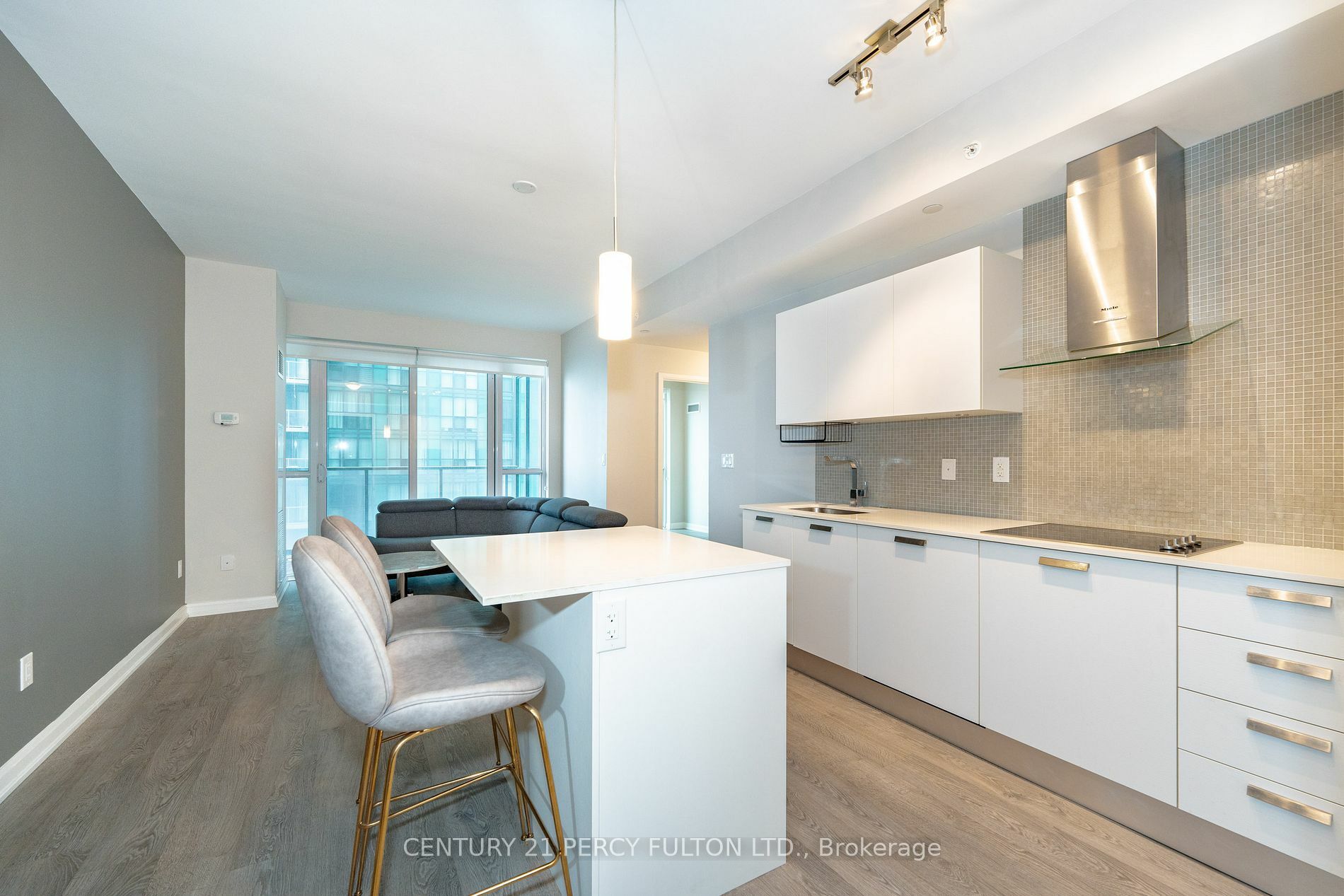 Property Photo:  9 Bogert Ave 2105  ON M2N 5M6 