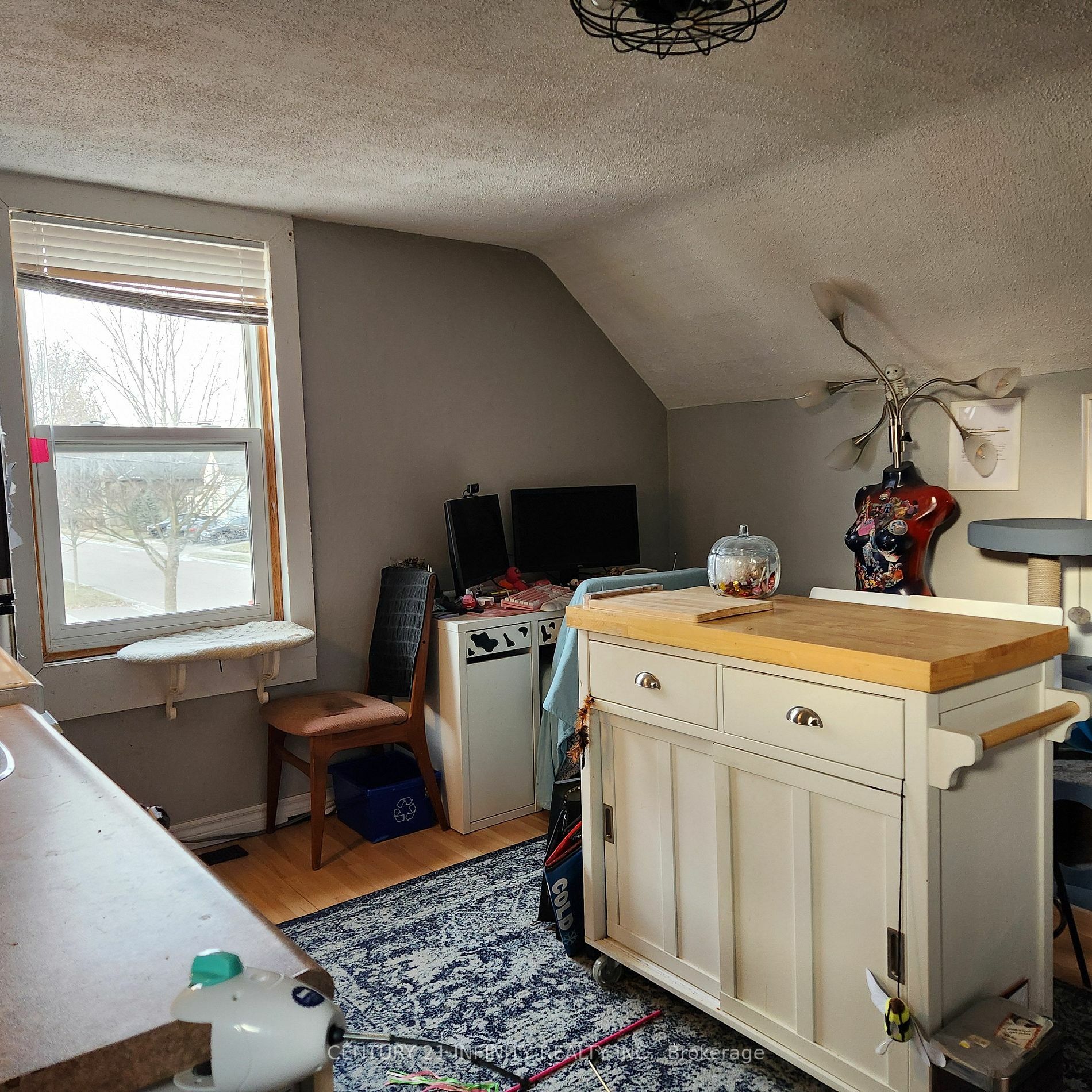 Property Photo:  121 Elgin St E Upper  ON L1G 1T4 