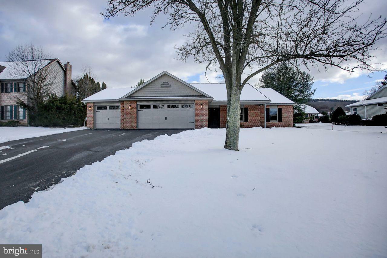 Property Photo:  6937 Fairway Drive E  PA 17222 