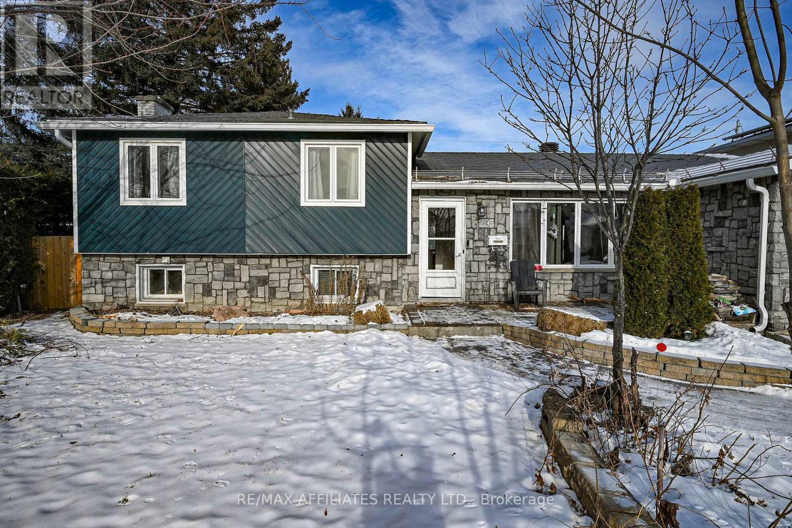 Property Photo:  293 Gleneagles Avenue  ON K1E 1L7 