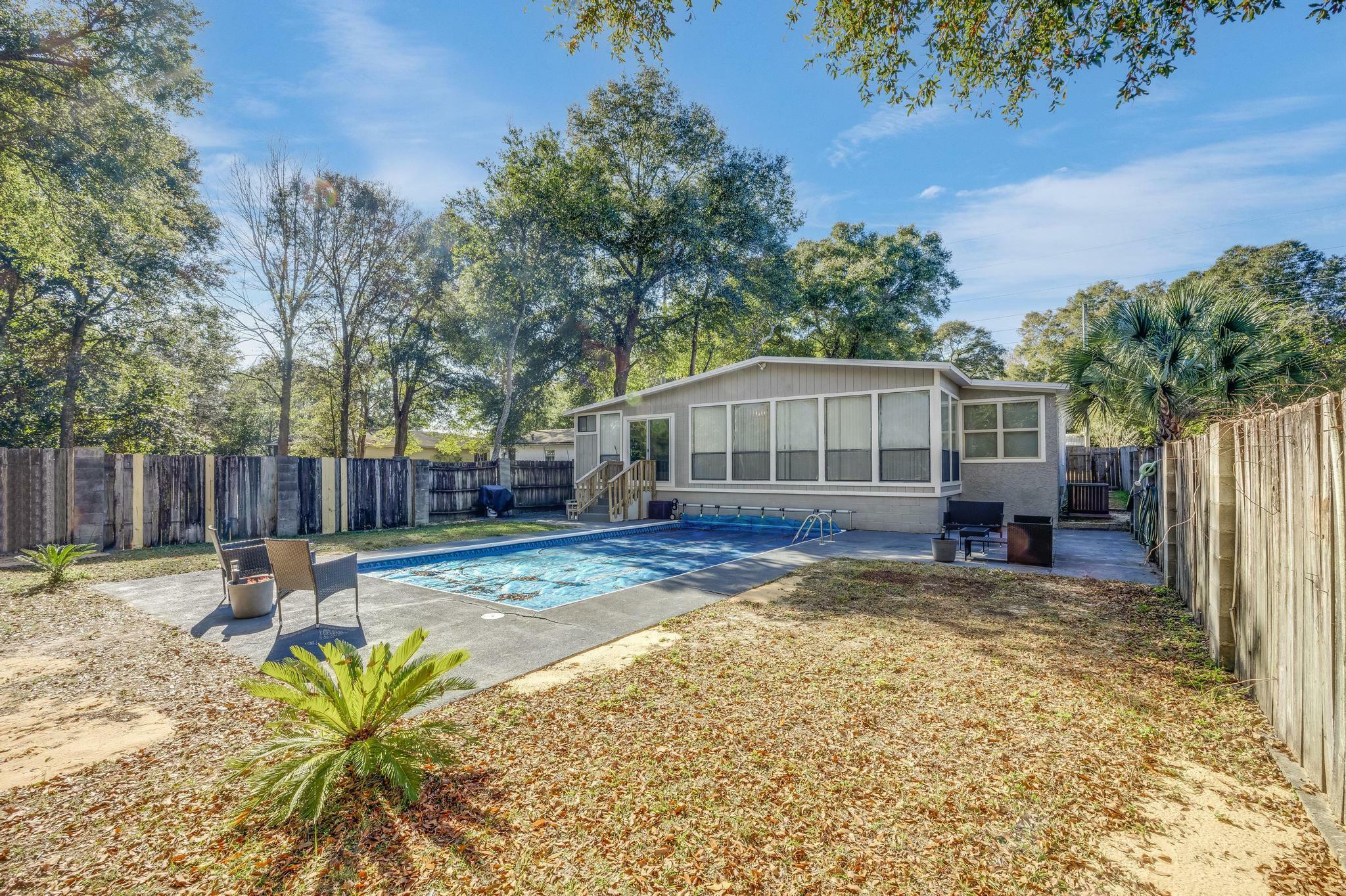 Property Photo: 1525 S Pearl Street FL 32539