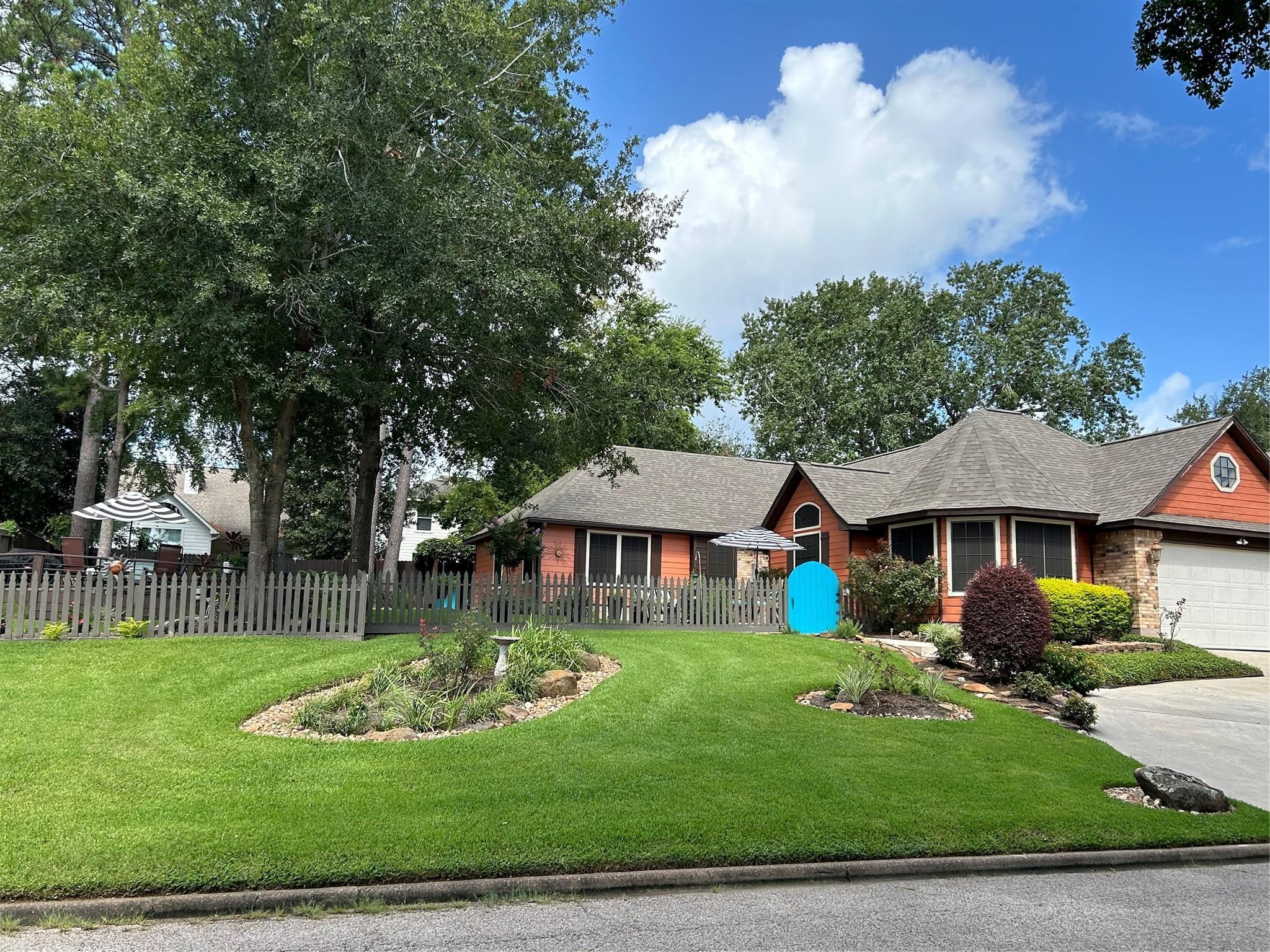 Property Photo: 6838 Kingston Cove Lane TX 77318
