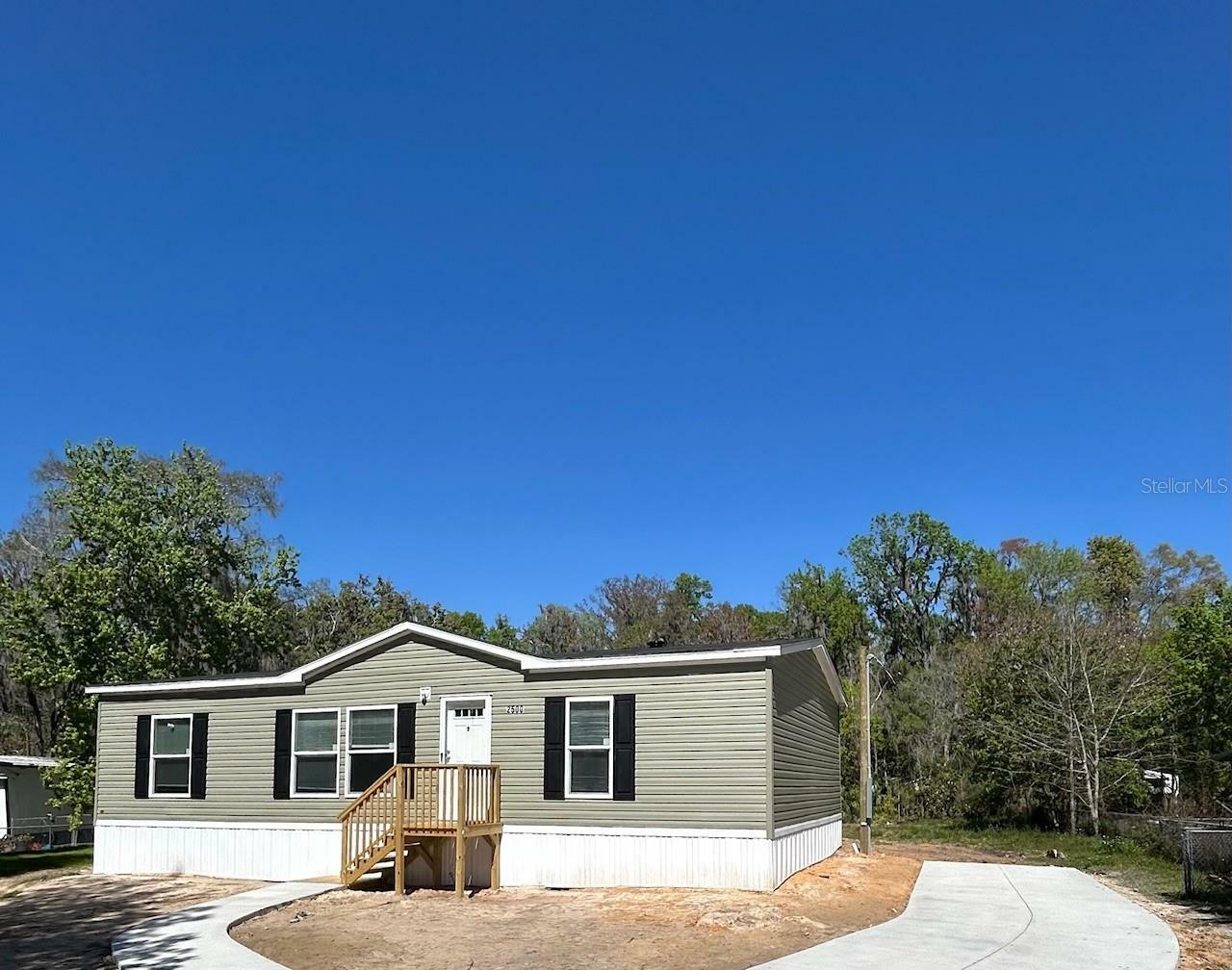 Property Photo:  2500 Cr 412  FL 33538 