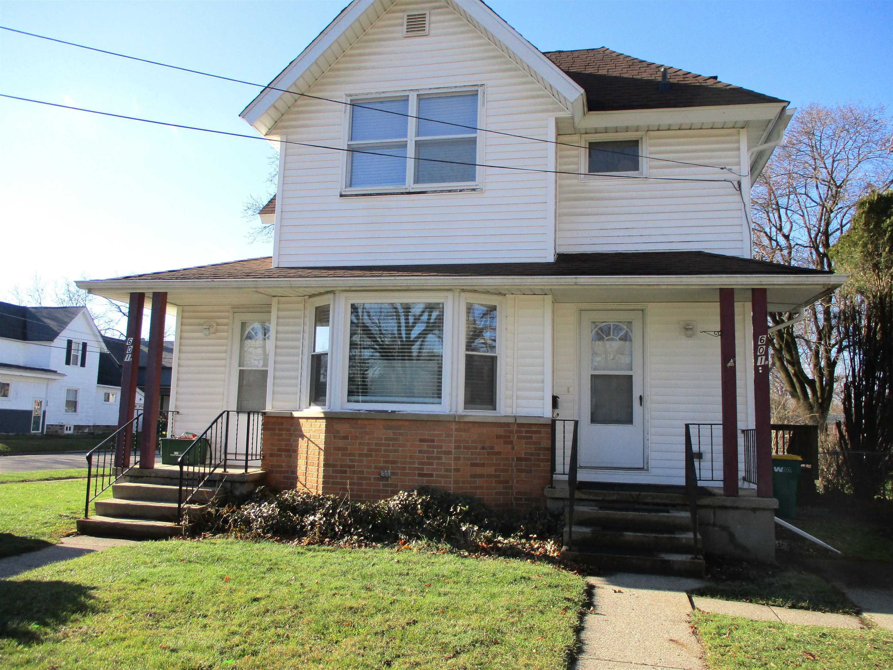 Property Photo:  601 N Saginaw Street  MI 48429 