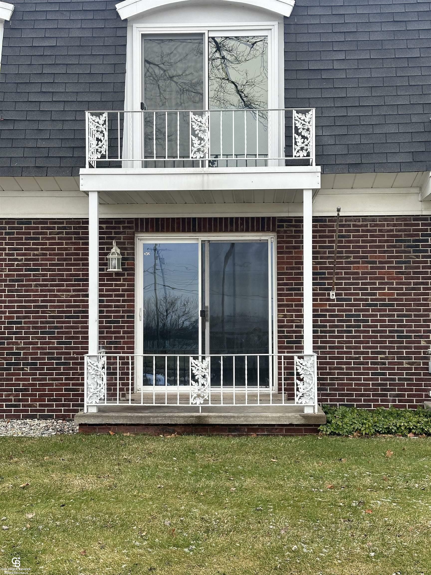 Property Photo:  815 Fort Street  MI 48060 