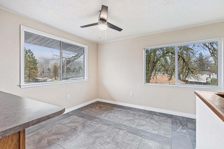 Property Photo: 124 Hudspeth Lane OR 97539