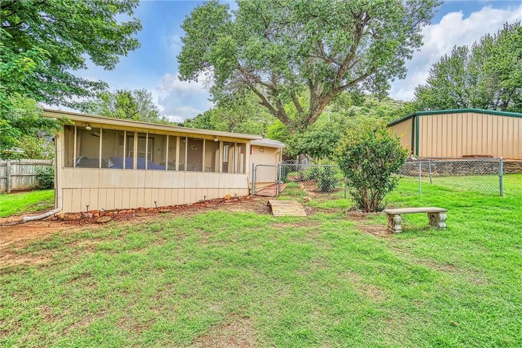Property Photo: 20746 E 1460 Road 57 OK 73655