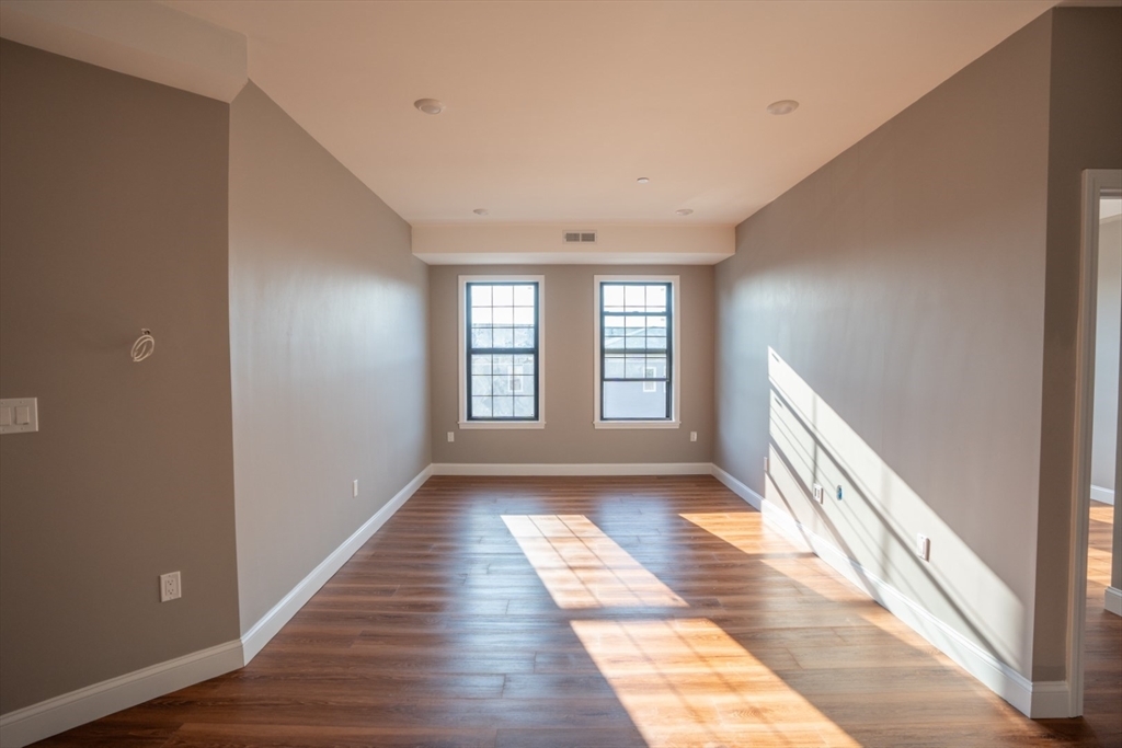 Property Photo:  13 Nahant Street 2F  MA 01904 