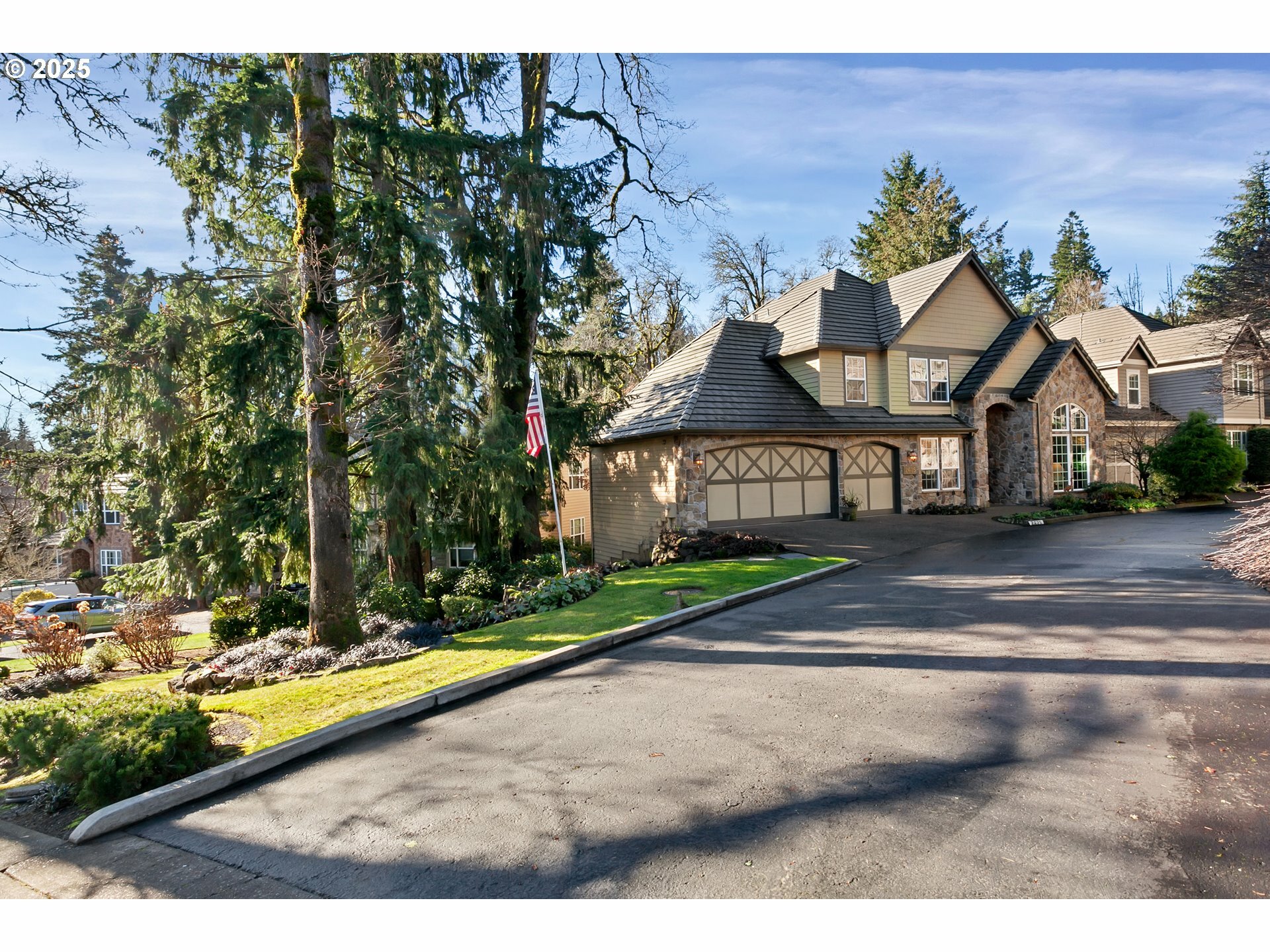 Property Photo: 2625 Beacon Hill Dr OR 97068
