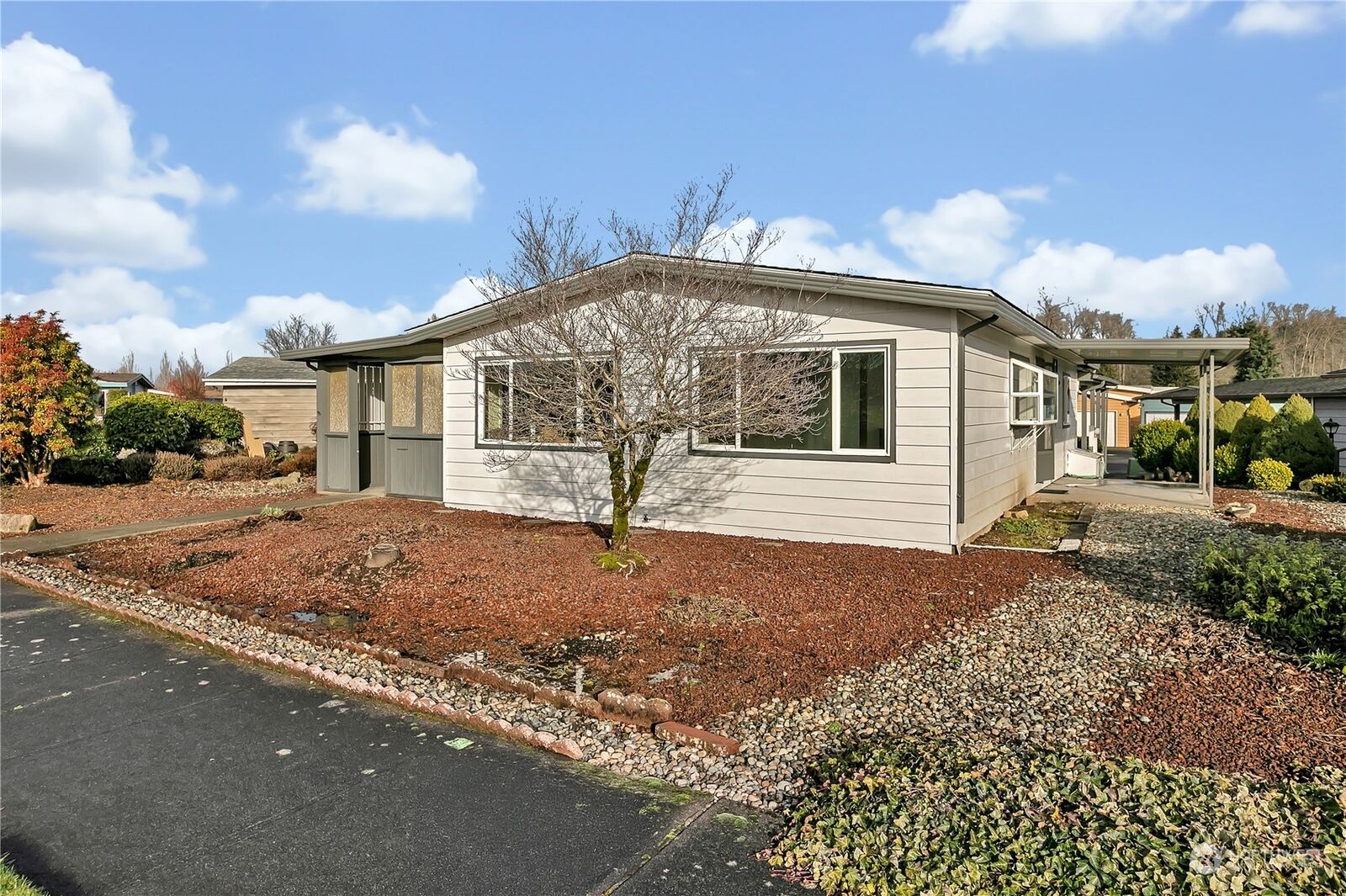 Property Photo:  1402  22nd Street NE 241  WA 98002 