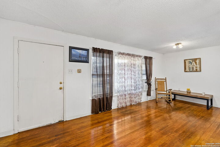 Property Photo: 131 Savannah Dr TX 78213