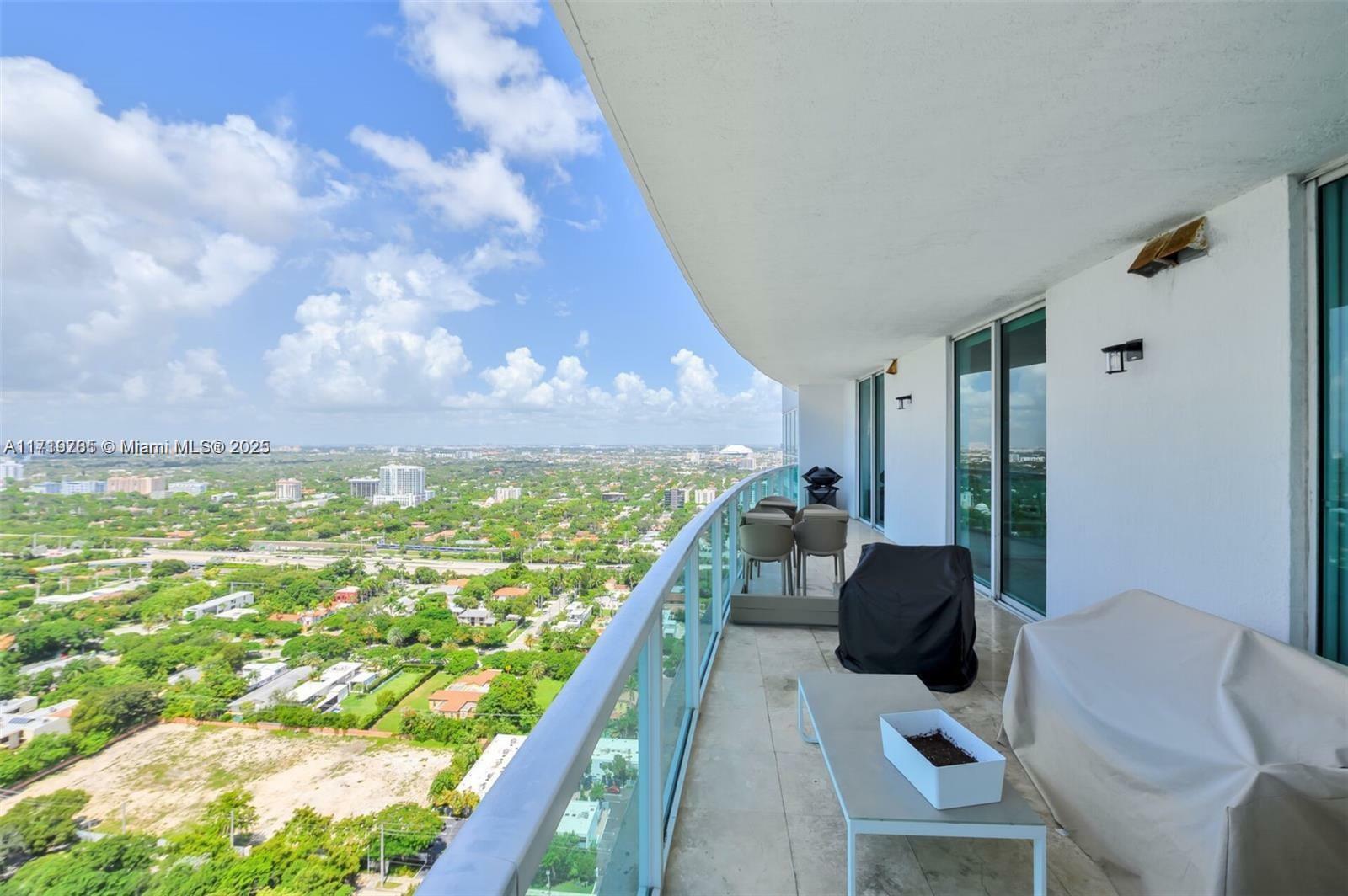 Property Photo:  2101 Brickell Ave 3507  FL 33129 