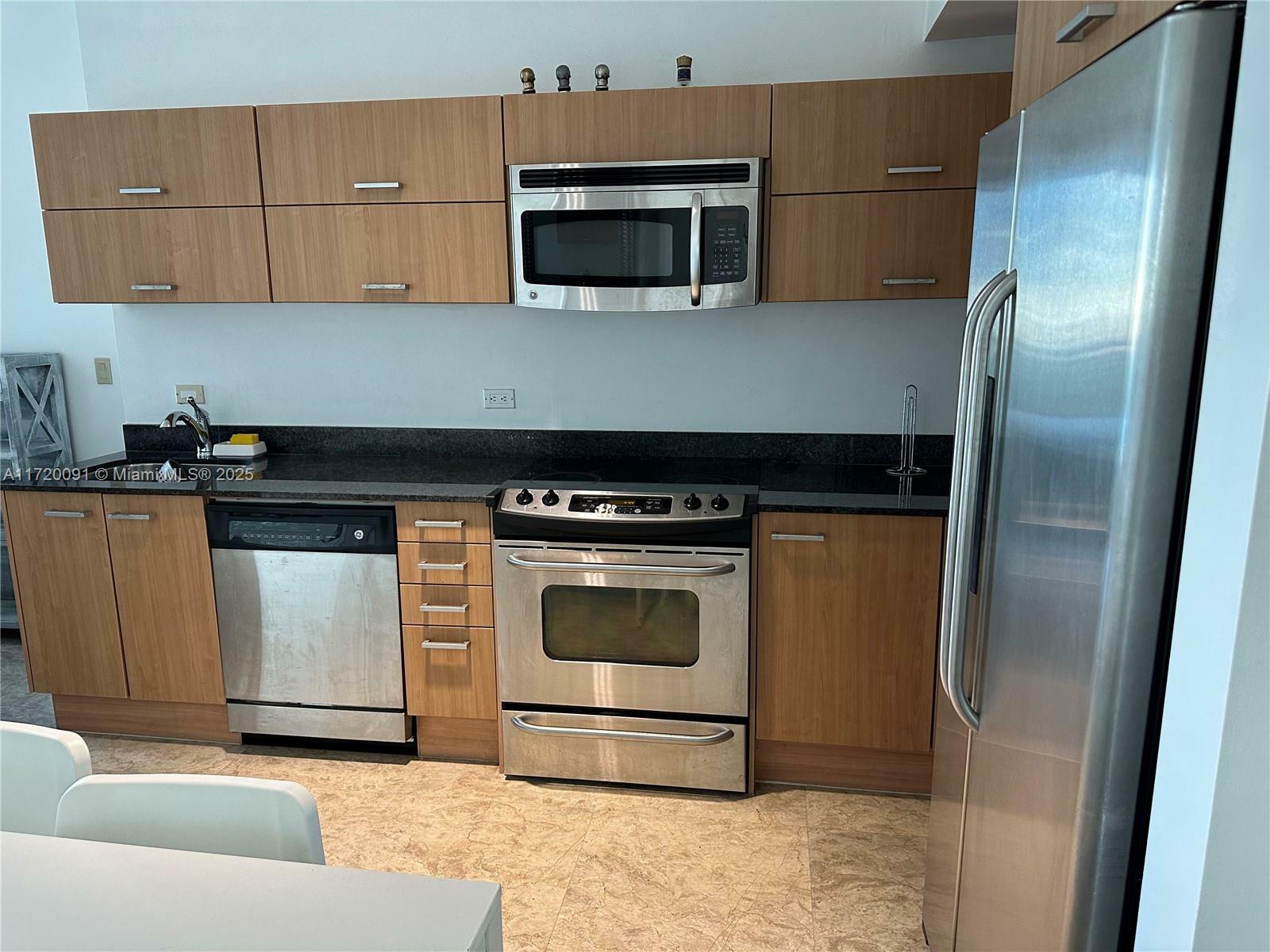 Property Photo:  350 S Miami Ave 1807  FL 33130 