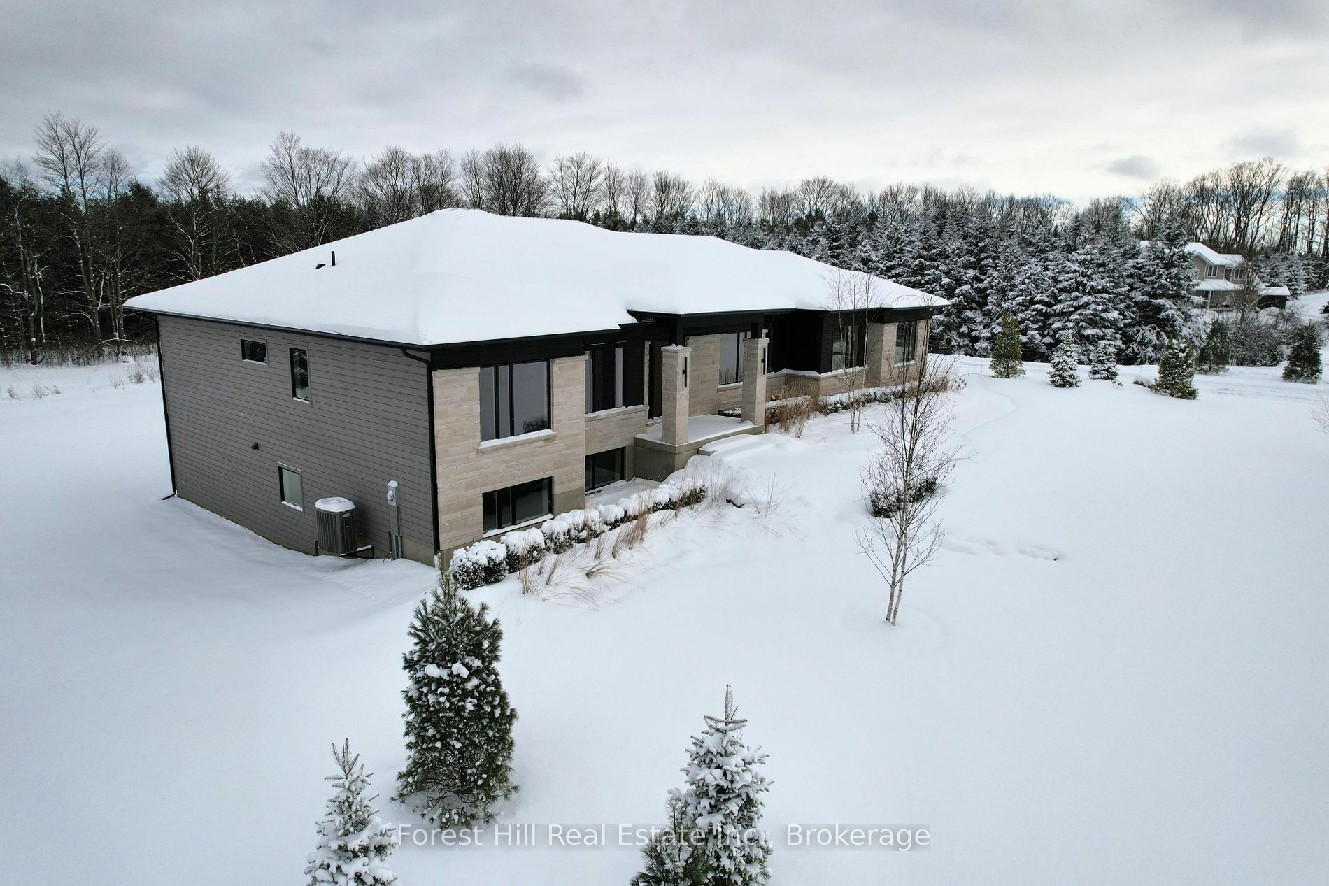 Property Photo:  147 Blue Jay Cres  ON N0C 1H0 