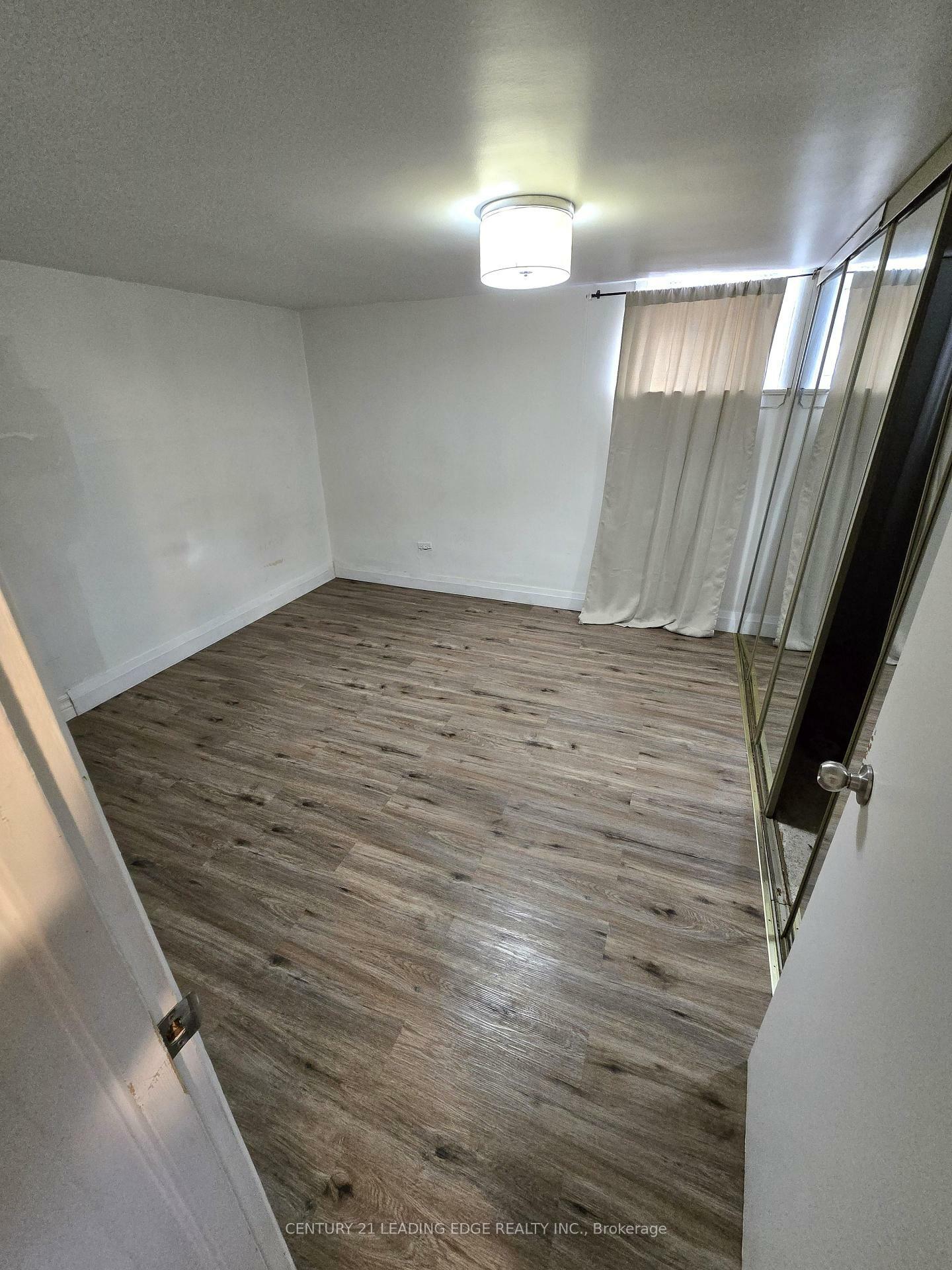Photo de la propriété:  313 Morningside Avenue  ON M1E 3G2 