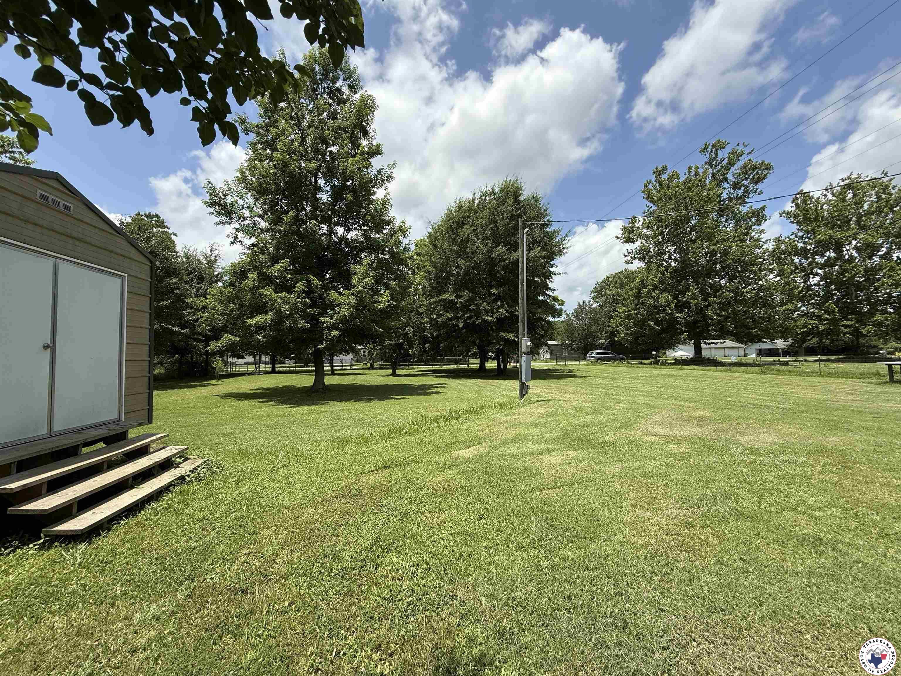 Property Photo:  204 Browning Dr  TX 75561 
