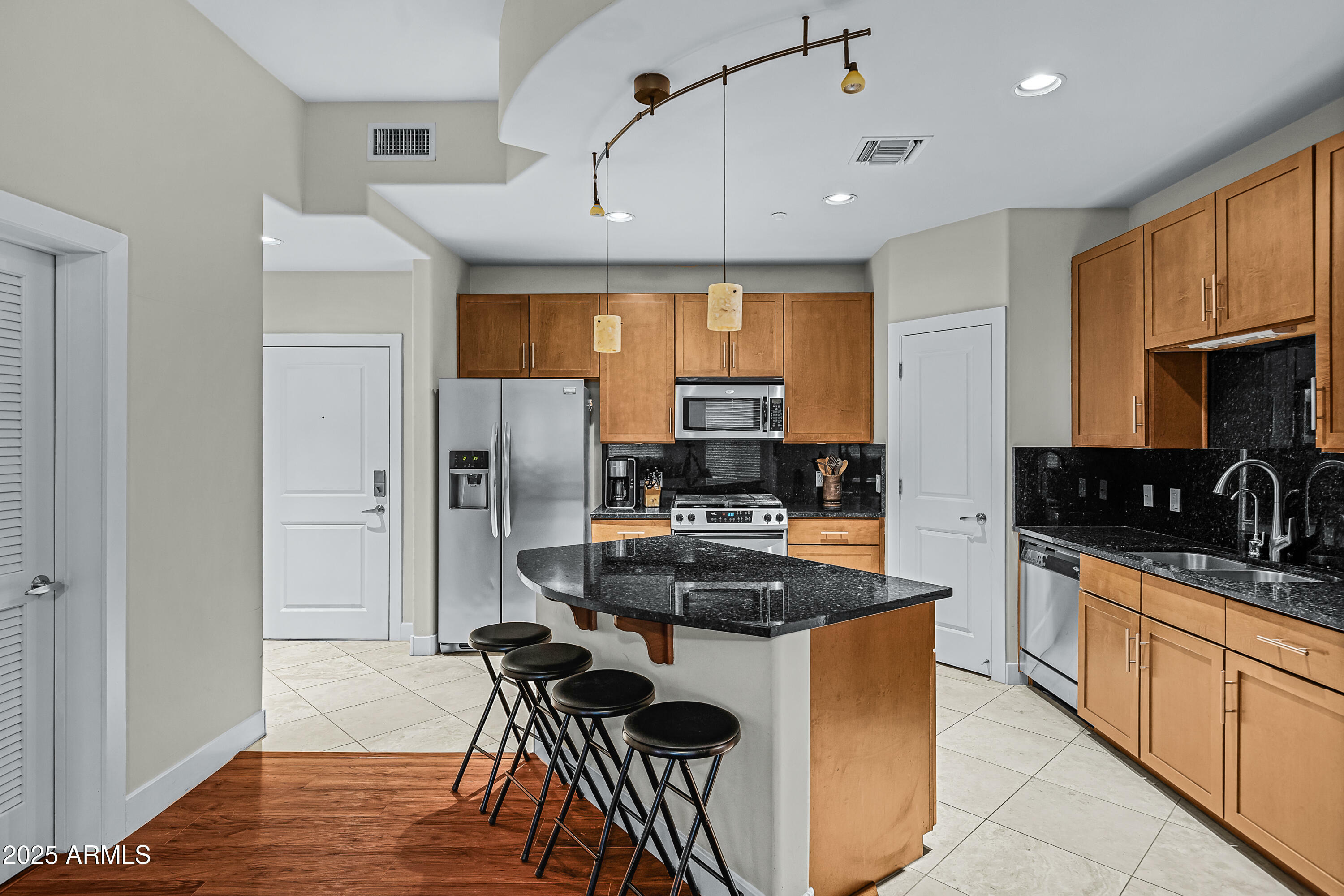 Property Photo: 945 E Playa Del Norte Drive 1014 AZ 85288