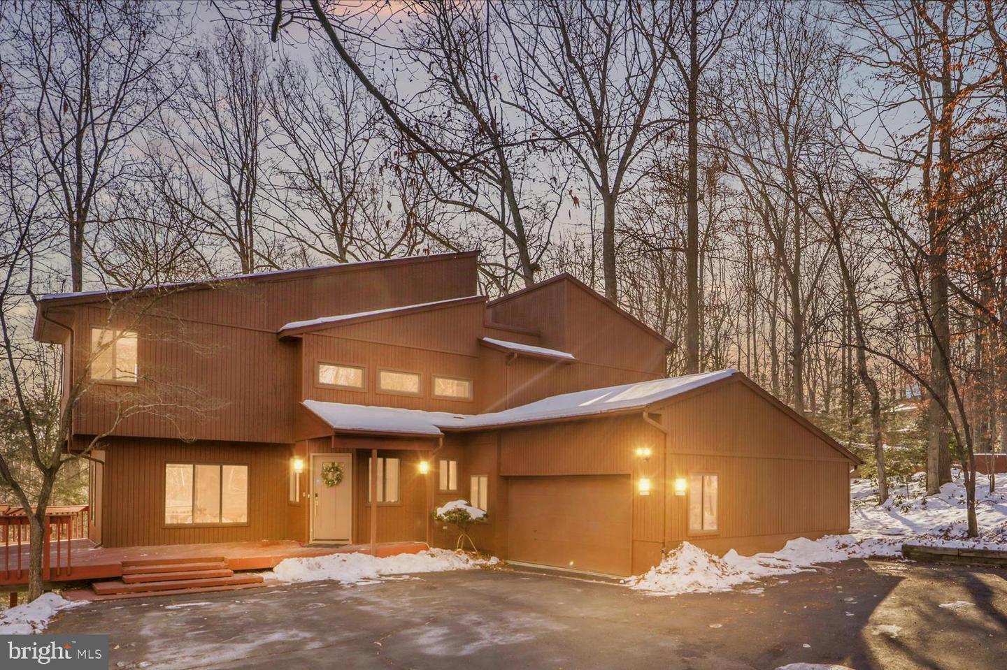 Property Photo: 6111 Turkey Run Court VA 20112