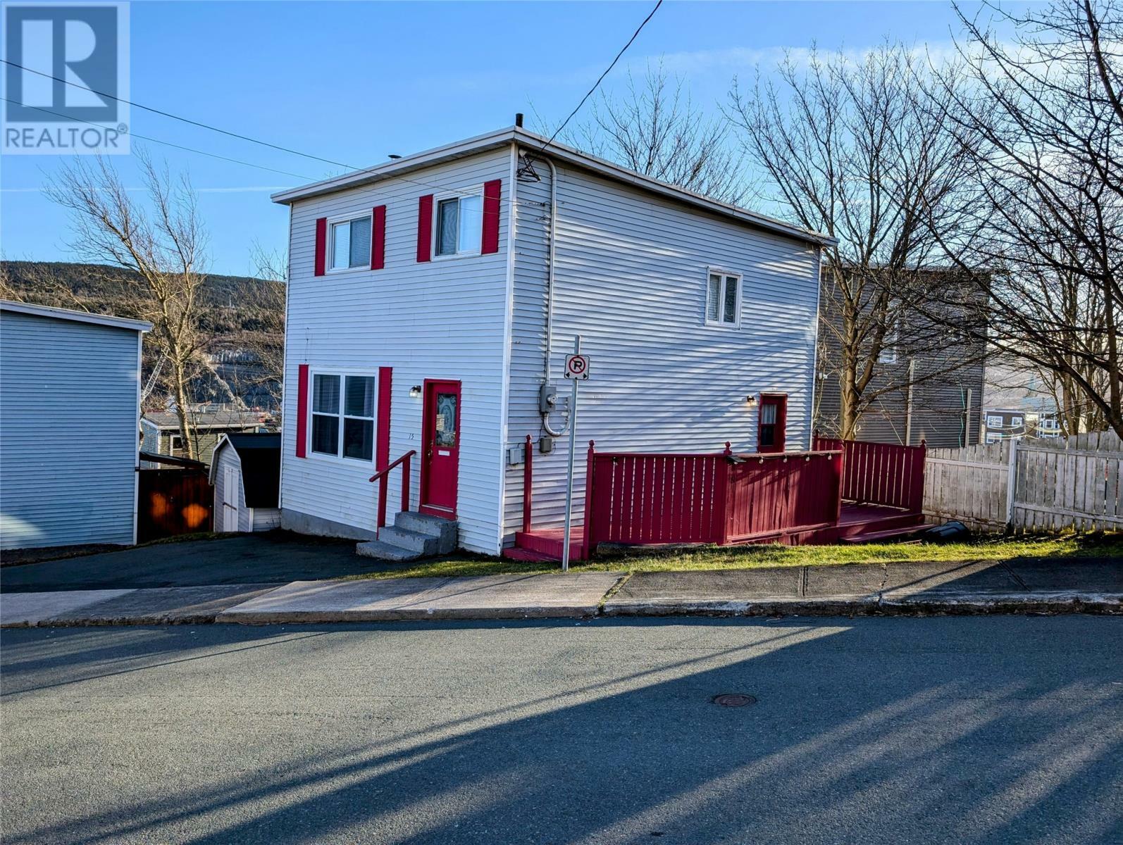 Photo de la propriété:  15 Barters Hill Place  NL A1C 4K5 