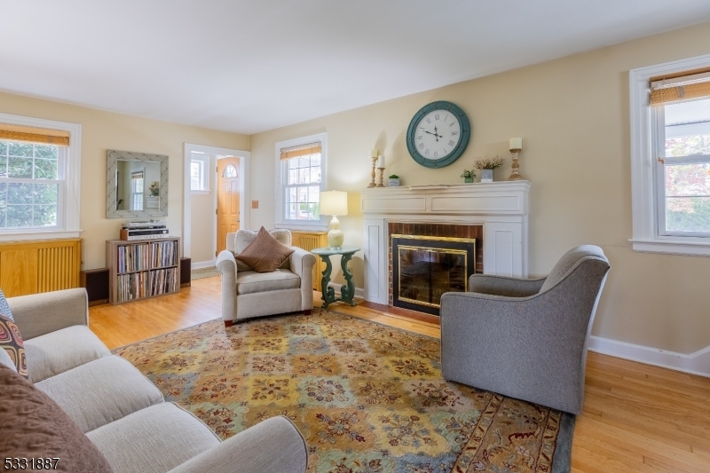 Property Photo:  8 Oak Pl  NJ 07506 